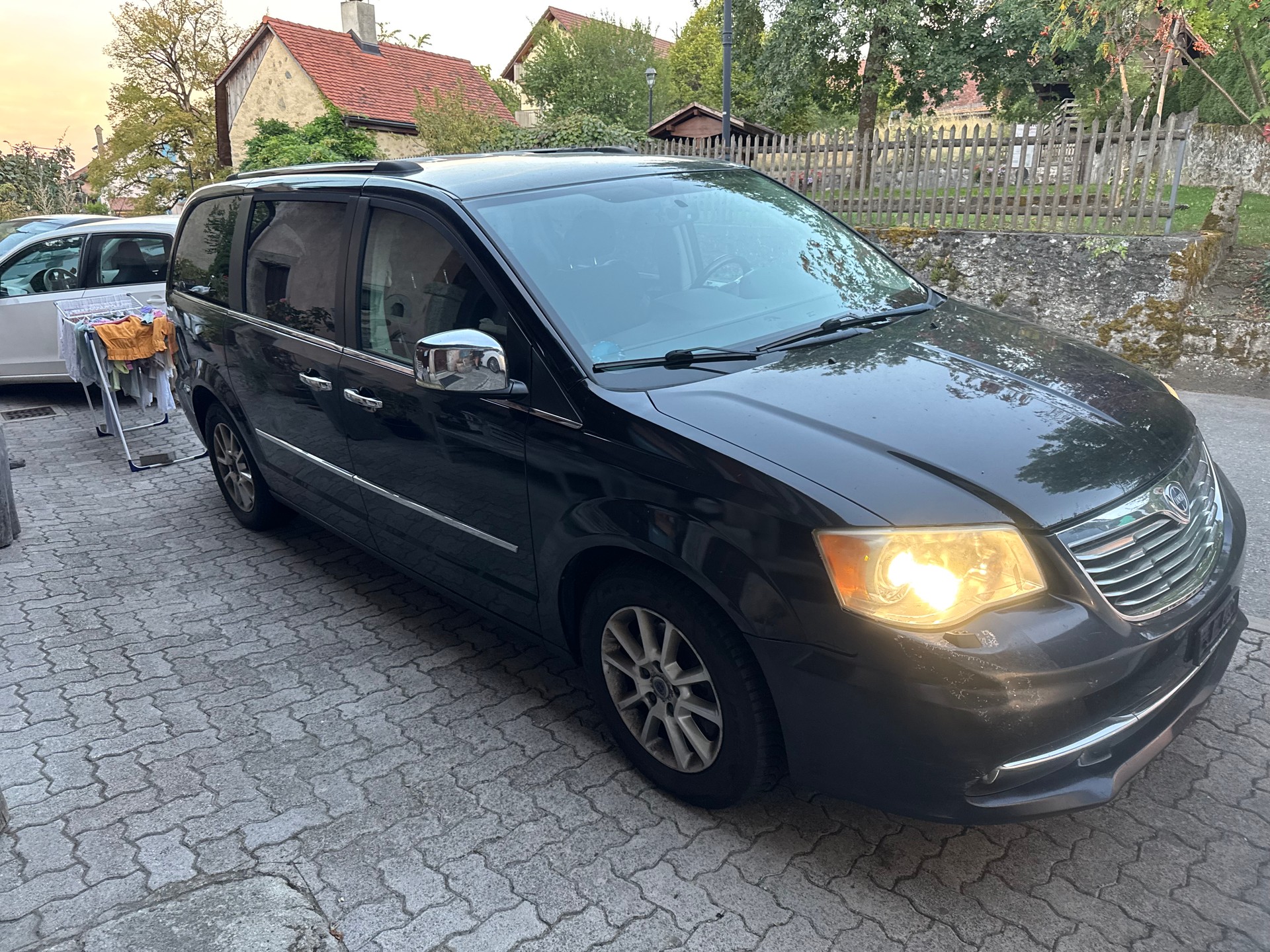 LANCIA Voyager 2.8D Platinum Automatic-image-1