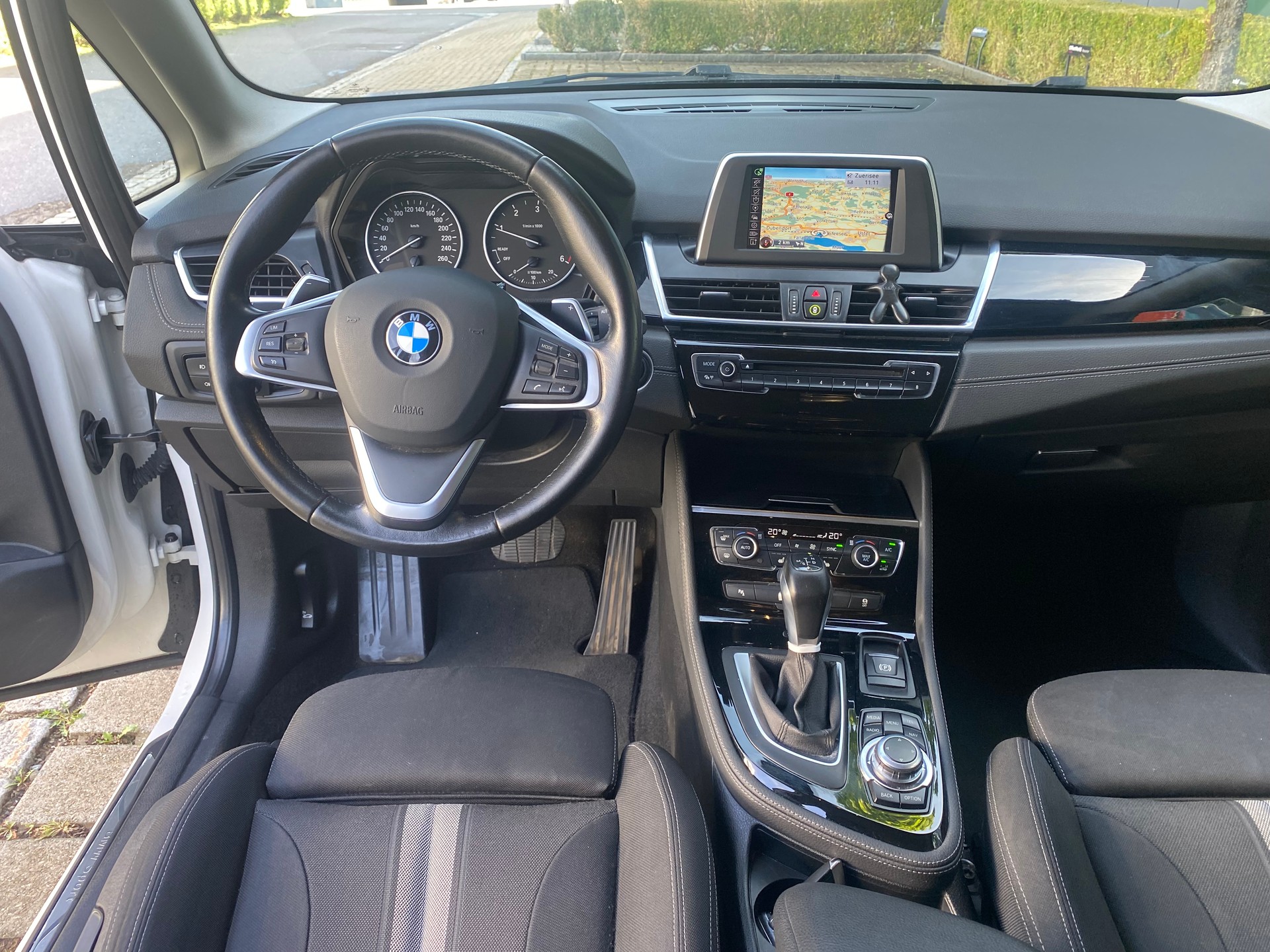 BMW 218d Active Tourer Steptronic-image-6
