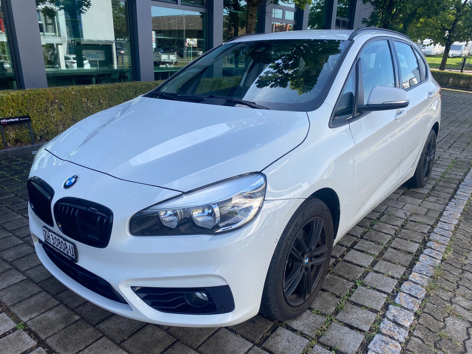 BMW 218d Active Tourer Steptronic-image-1