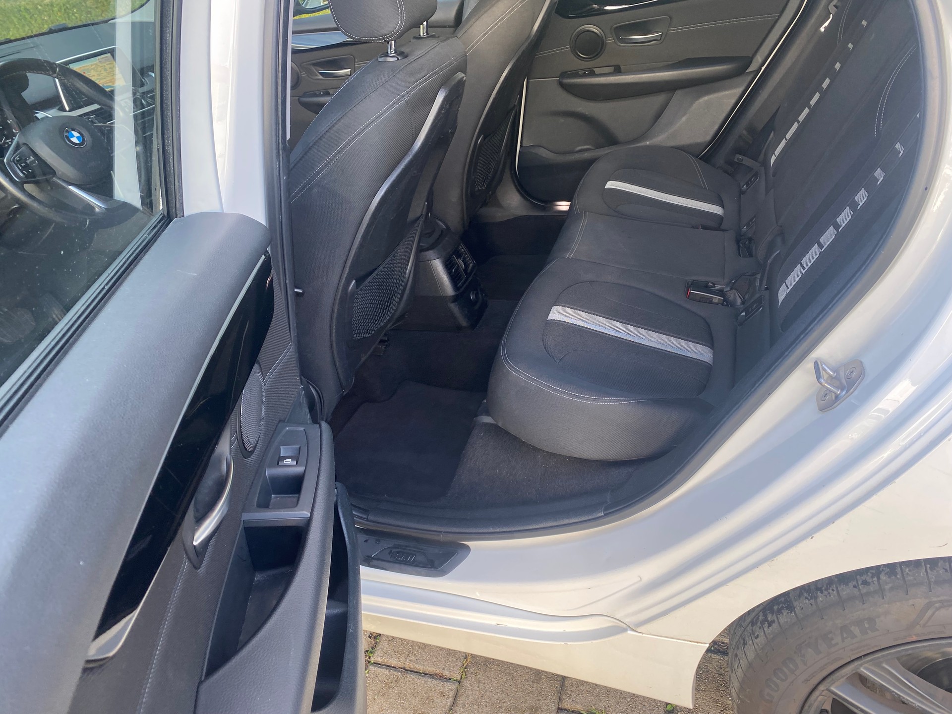 BMW 218d Active Tourer Steptronic-image-9