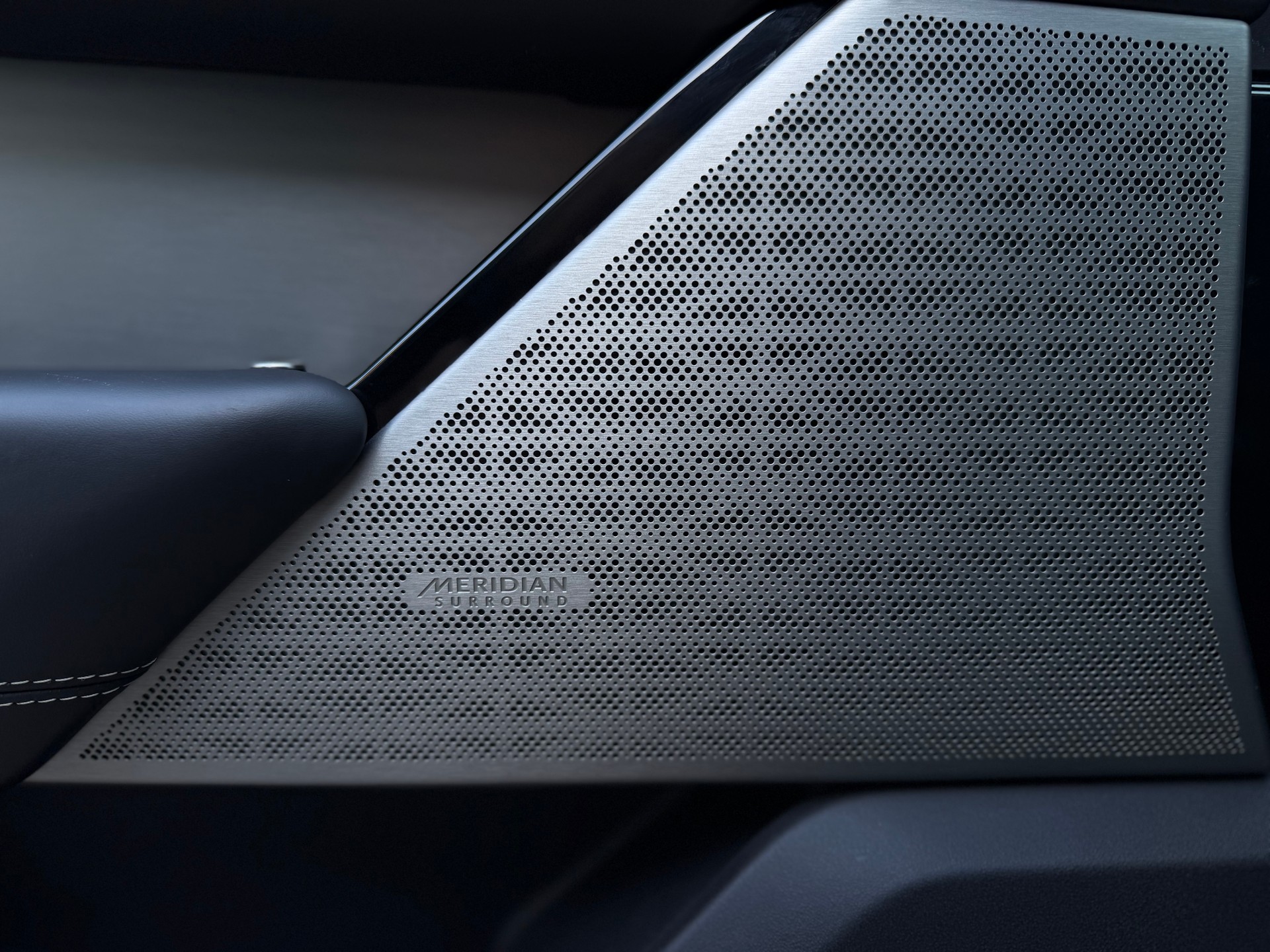 LAND ROVER Range Rover Velar R-Dynamic P 380 HSE Automatic-image-26