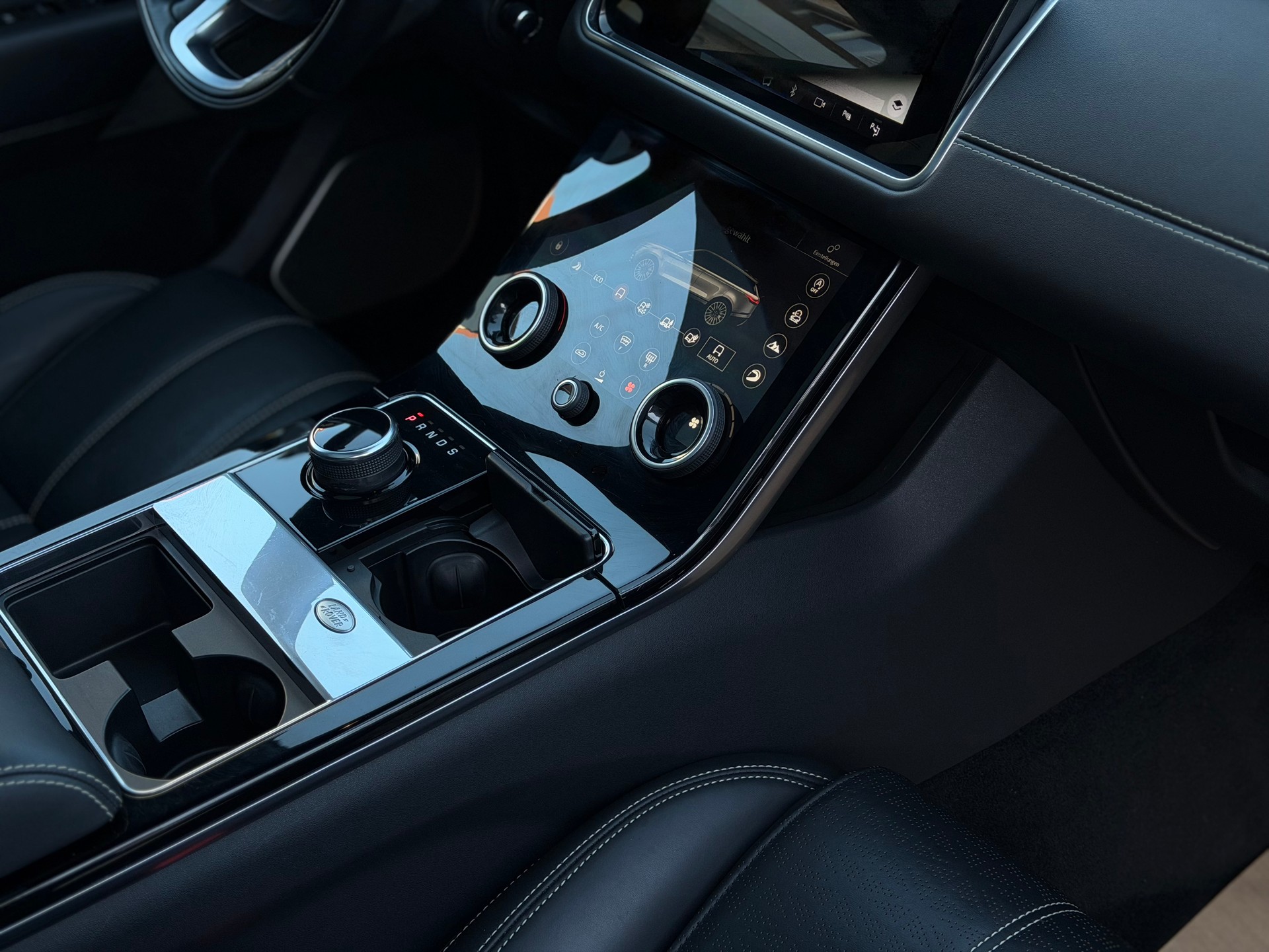 LAND ROVER Range Rover Velar R-Dynamic P 380 HSE Automatic-image-17