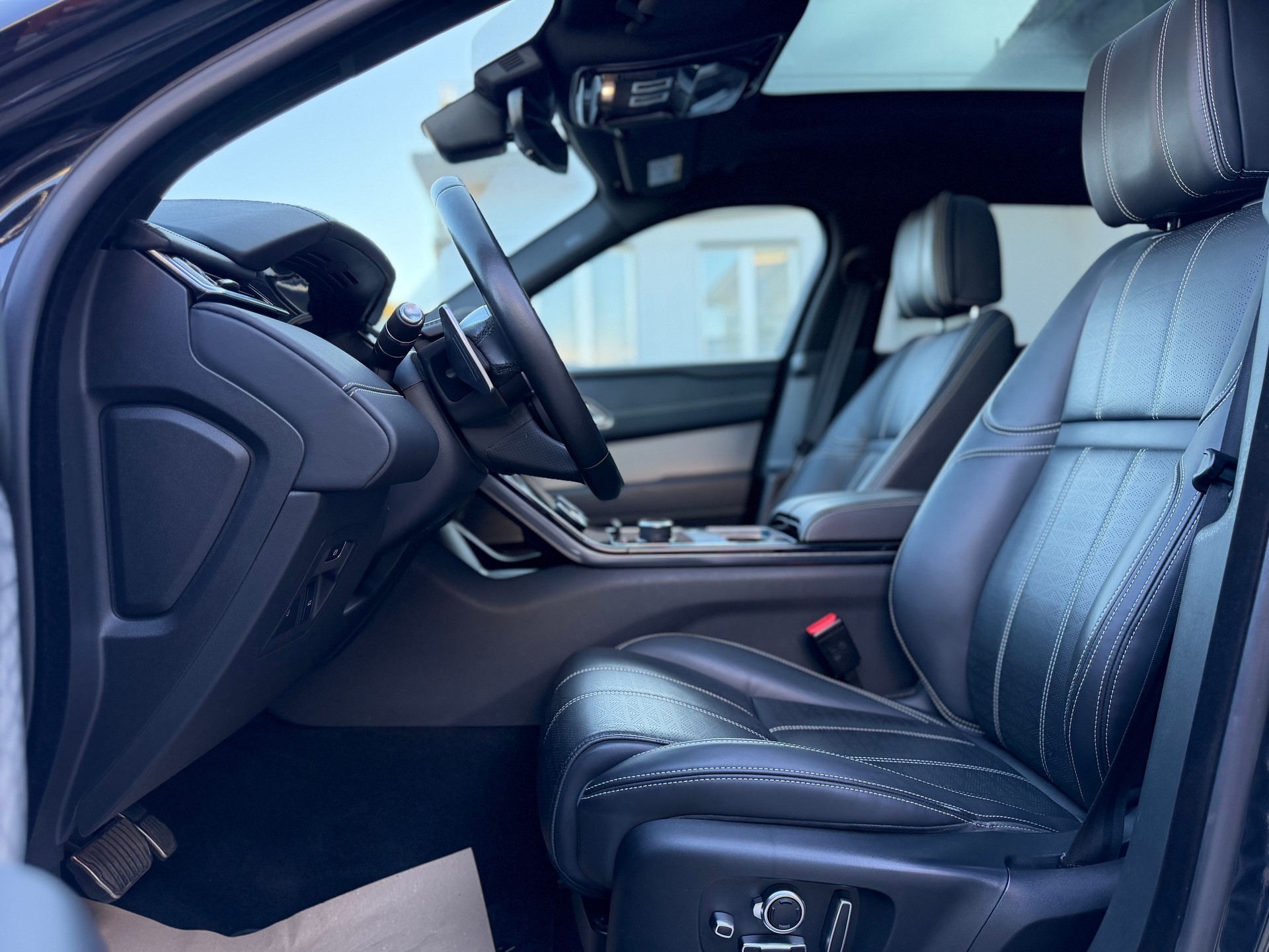 LAND ROVER Range Rover Velar R-Dynamic P 380 HSE Automatic-image-10