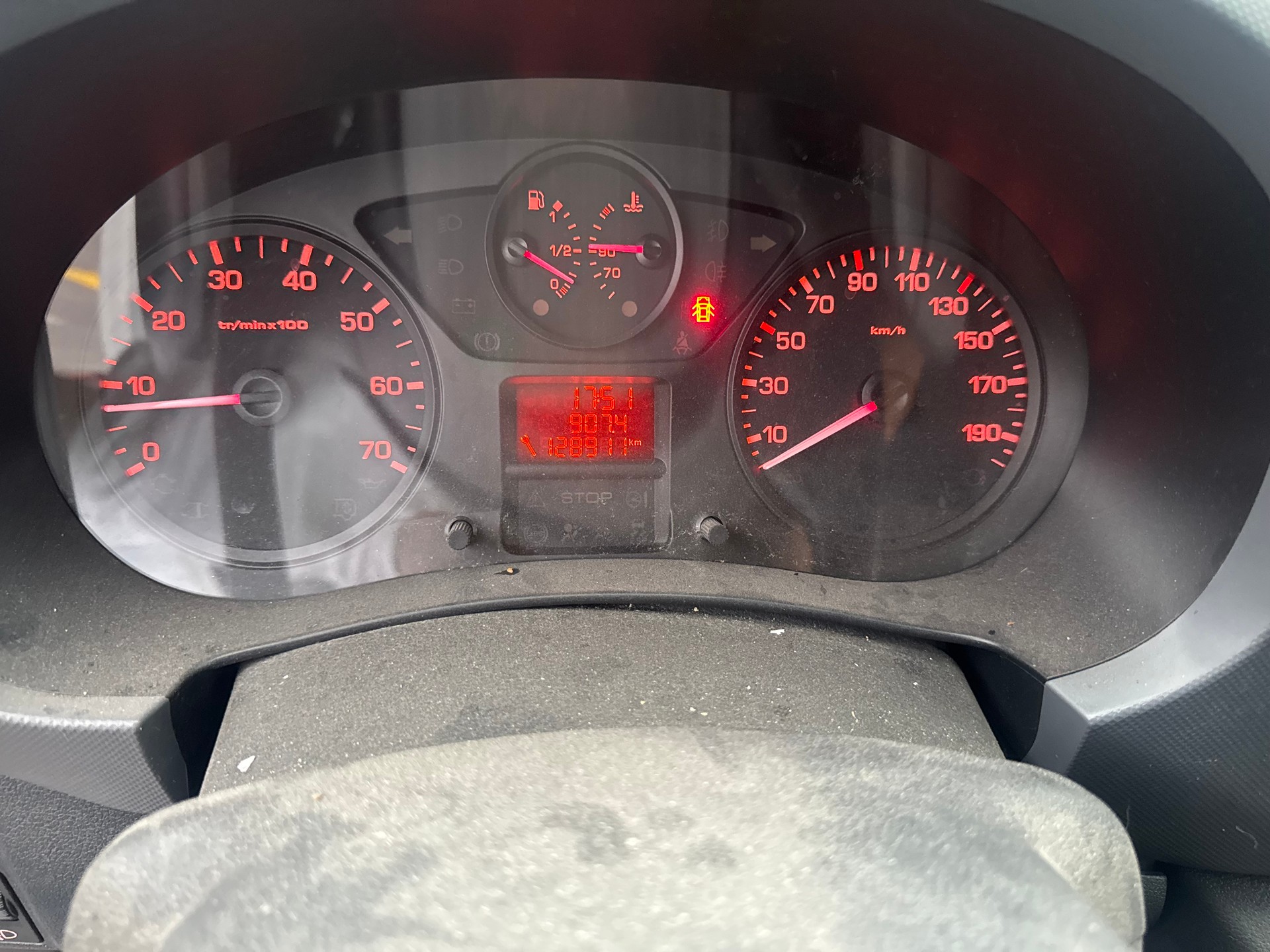 PEUGEOT Partner 1.6 Trendy-image-9