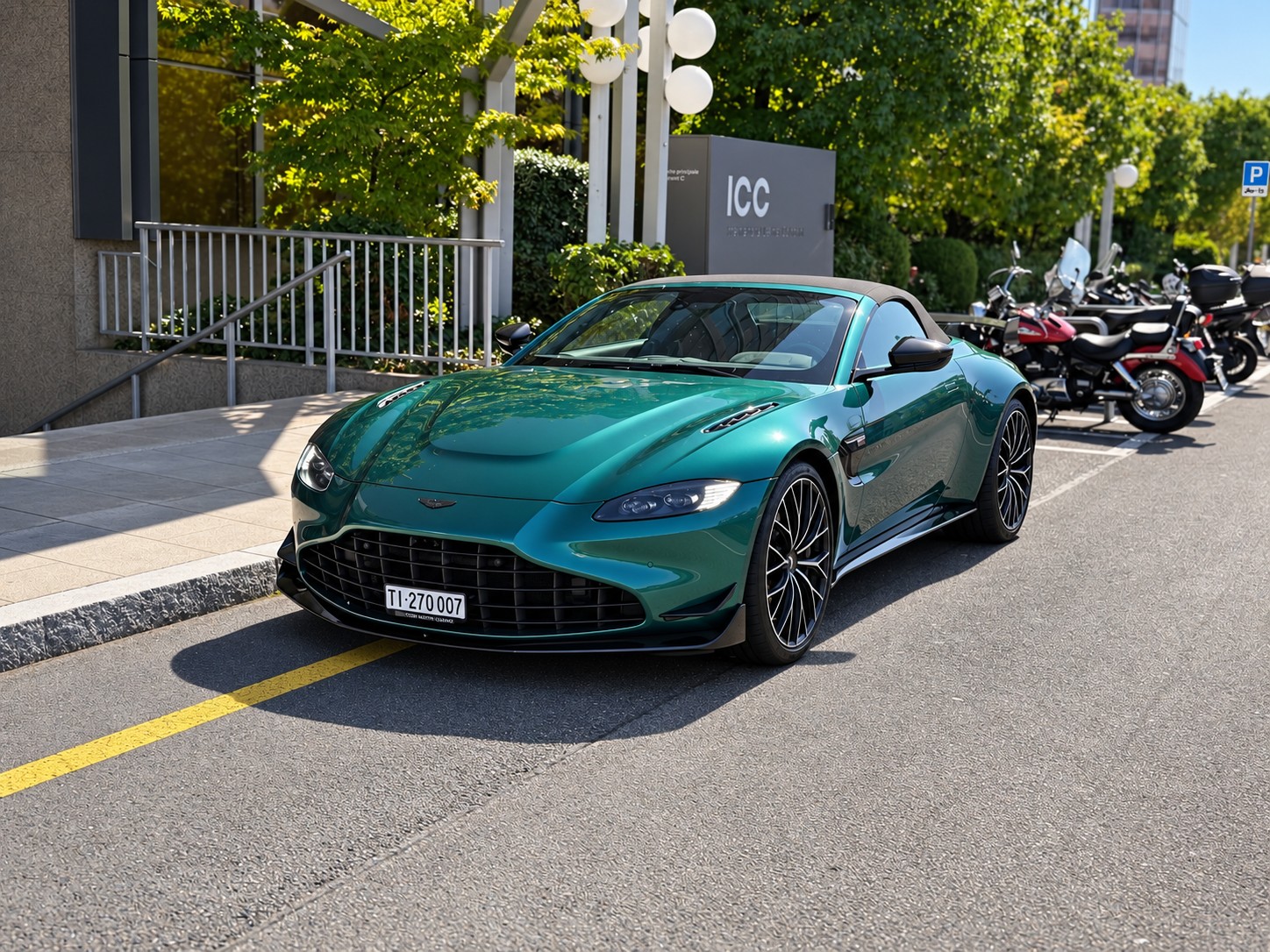 ASTON MARTIN 4.0 V8 Bi-Turbo F1-image-3