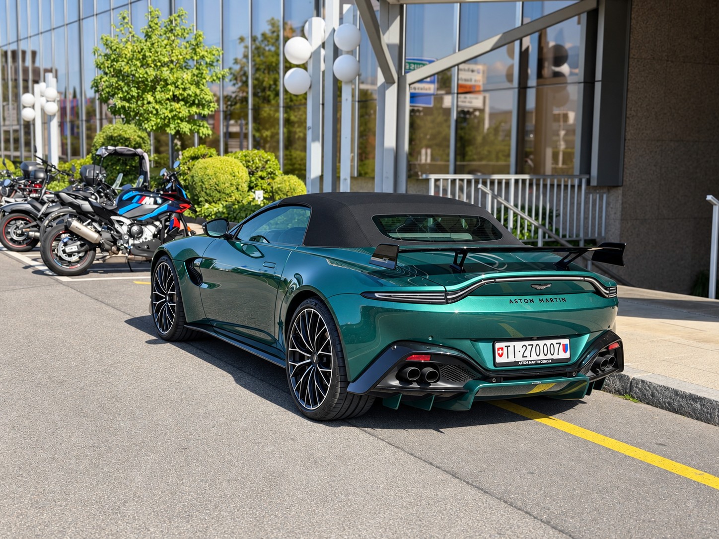 ASTON MARTIN 4.0 V8 Bi-Turbo F1-image-1