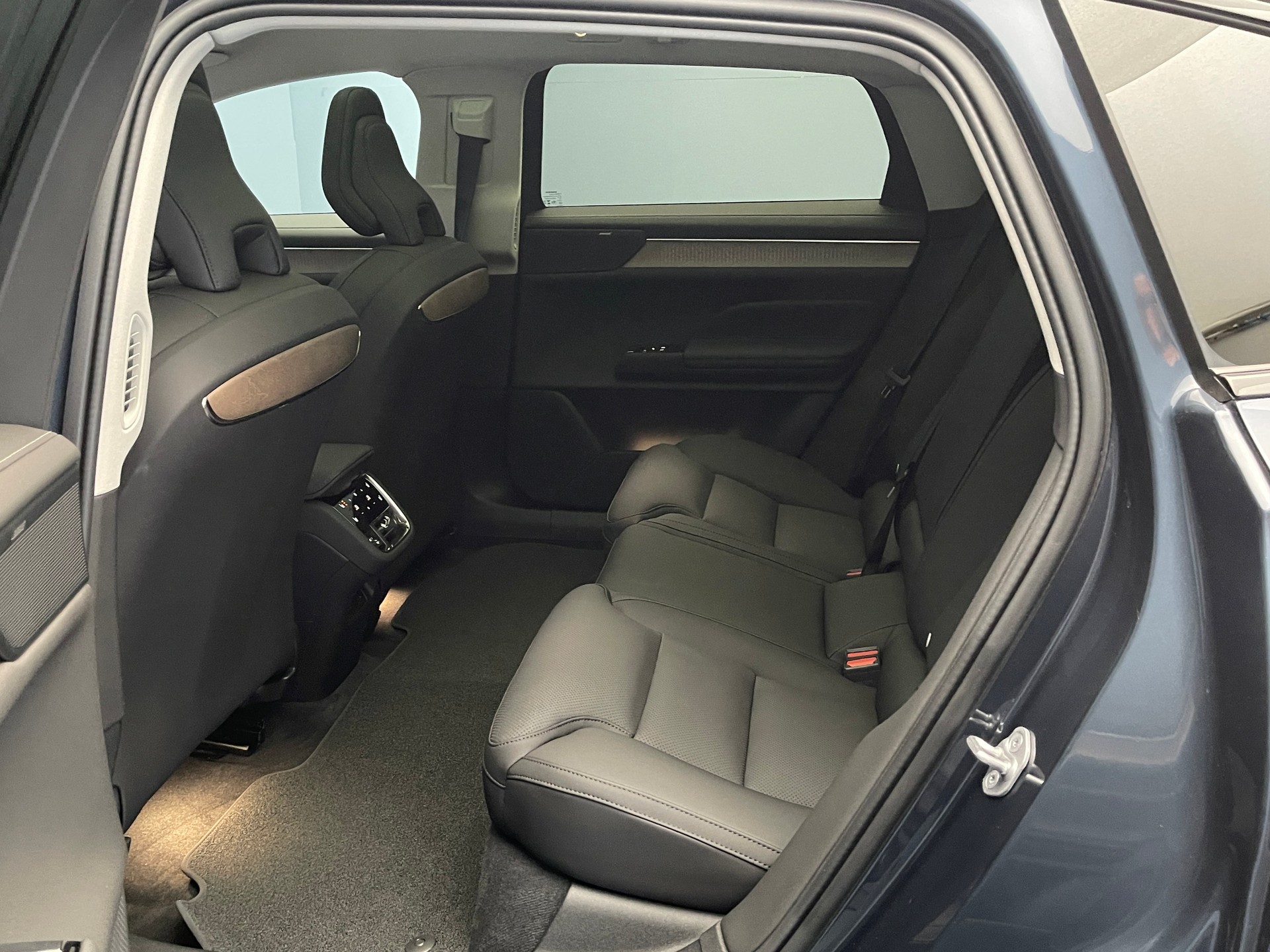 VOLVO ES90 Ultra-image-9