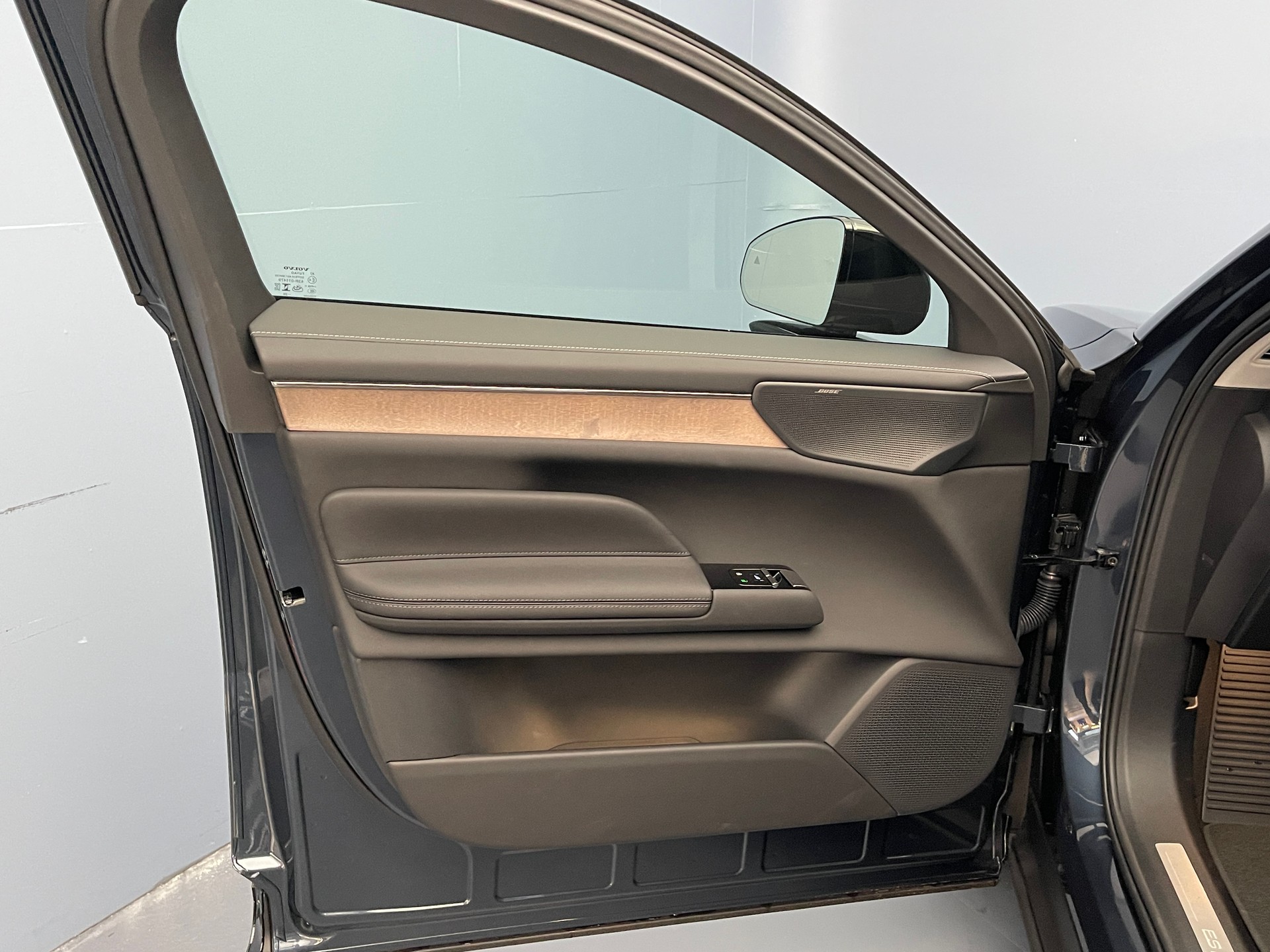 VOLVO ES90 Ultra-image-10
