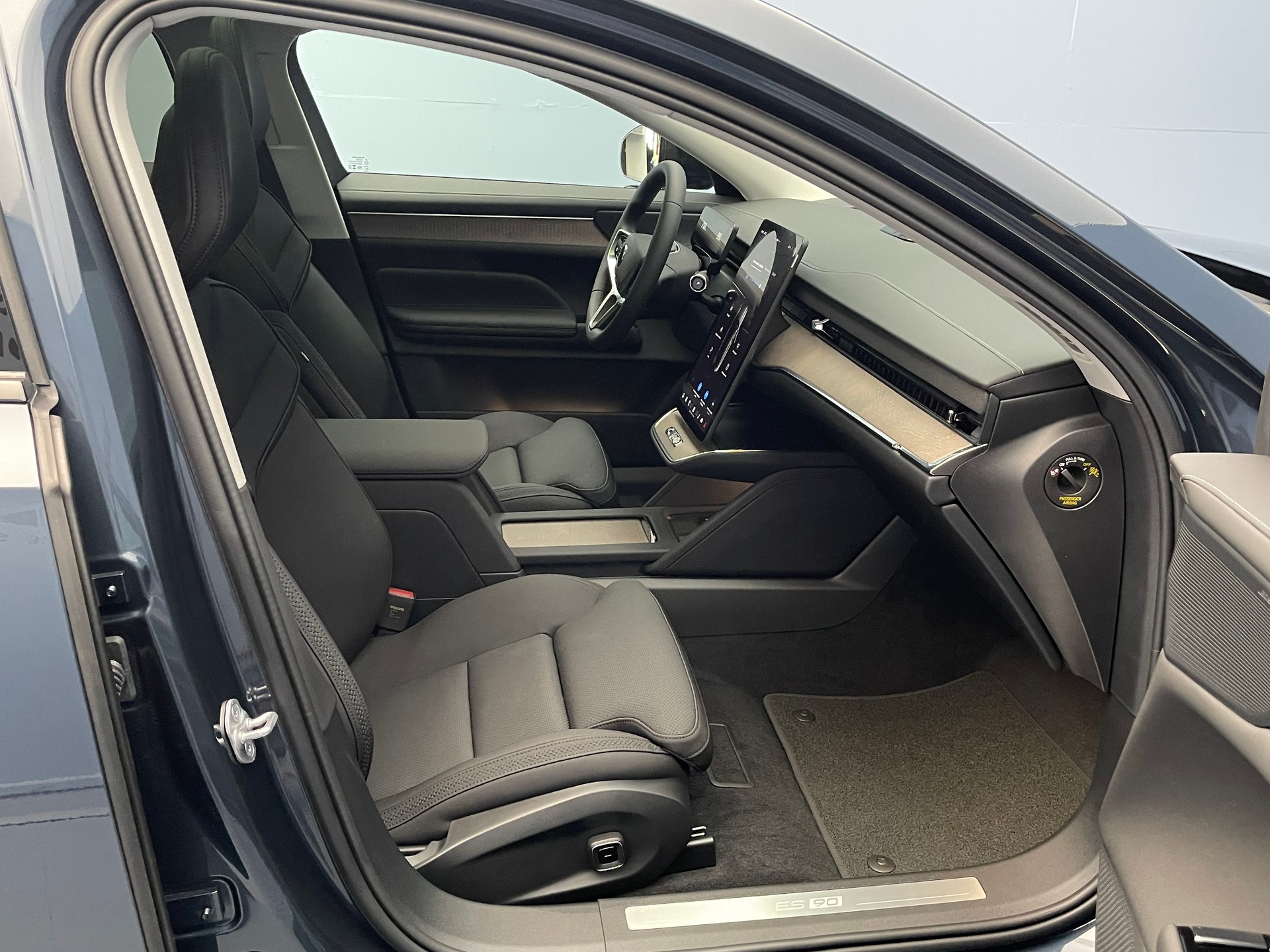 VOLVO ES90 Ultra-image-12