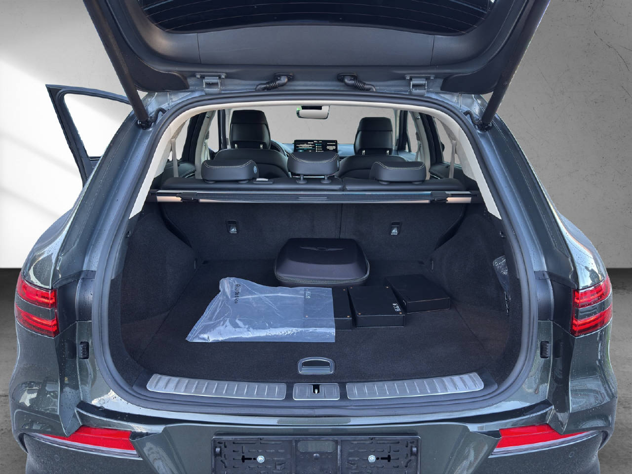GENESIS GV70 Dual Motor Sport AWD-image-11