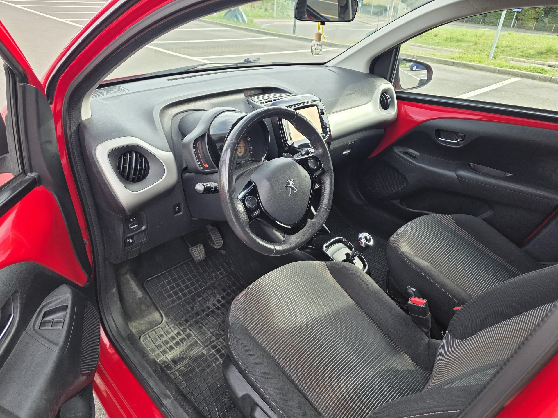 PEUGEOT 108 1.0 VTi ETG Active-image-14