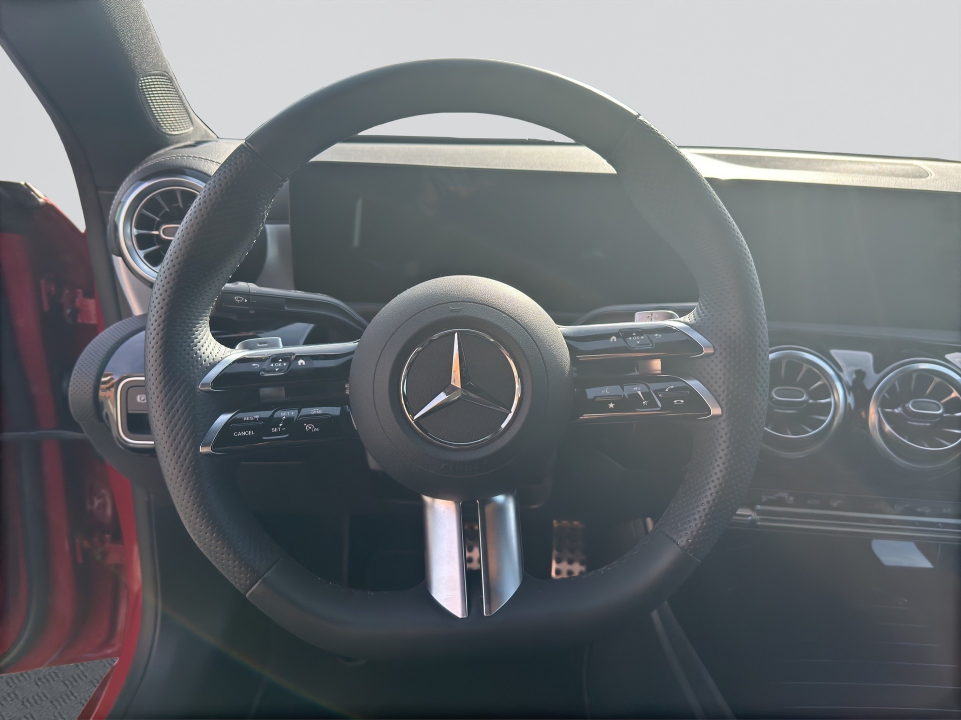 MERCEDES-BENZ CLA 200 AMG Line Night 7G-DCT-image-8