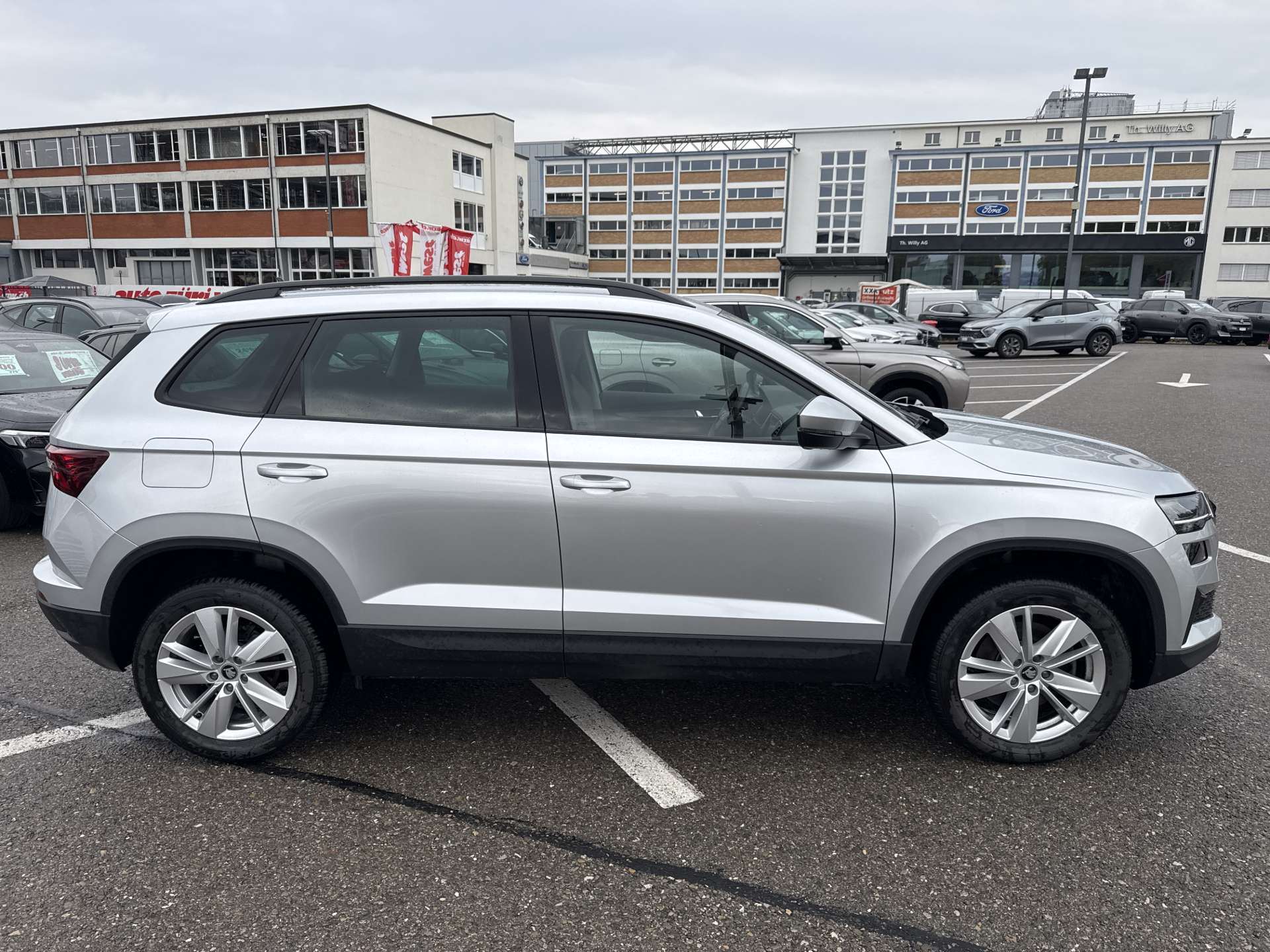 SKODA Karoq 1.5 TSi Selection DSG-Automat-image-10