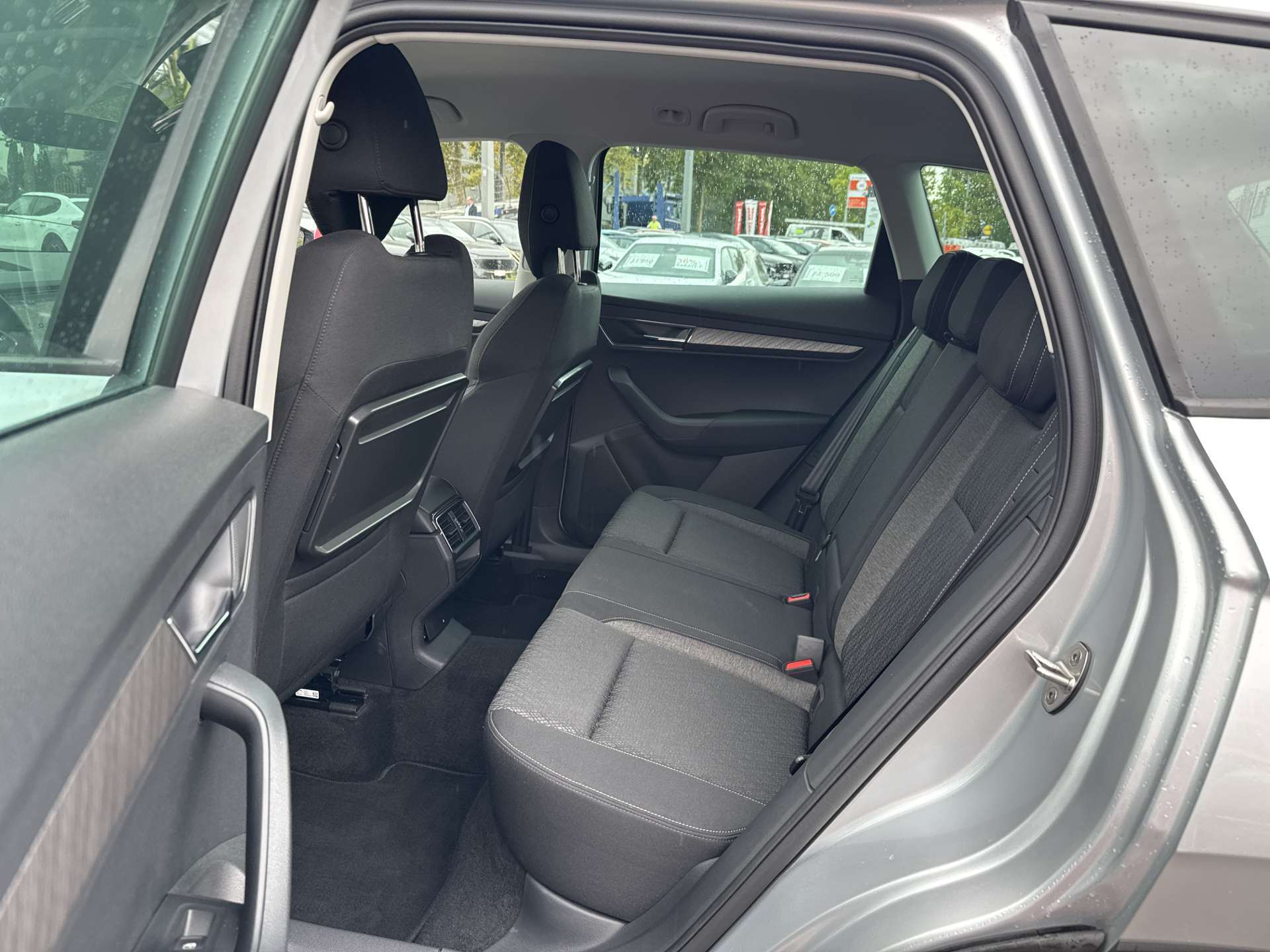SKODA Karoq 1.5 TSi Selection DSG-Automat-image-6