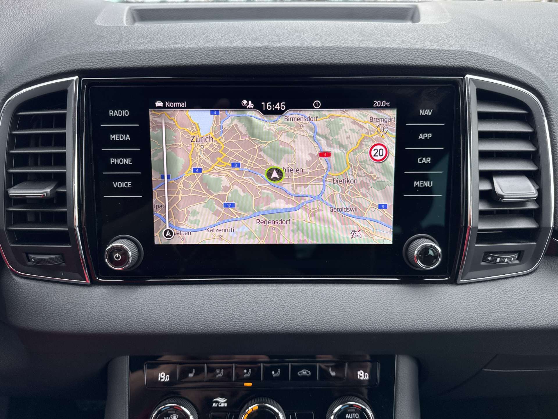 SKODA Karoq 1.5 TSi Selection DSG-Automat-image-1