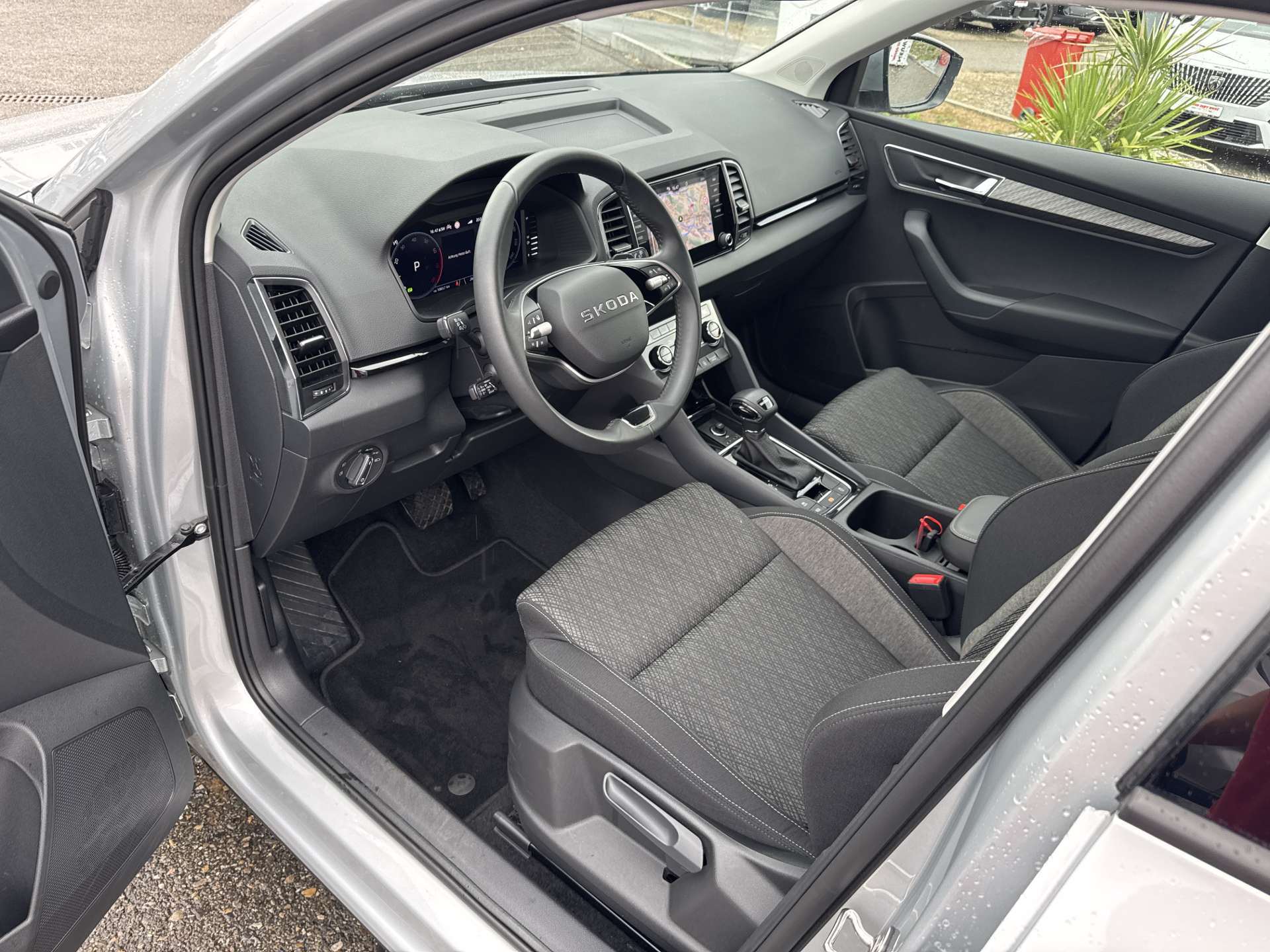 SKODA Karoq 1.5 TSi Selection DSG-Automat-image-5