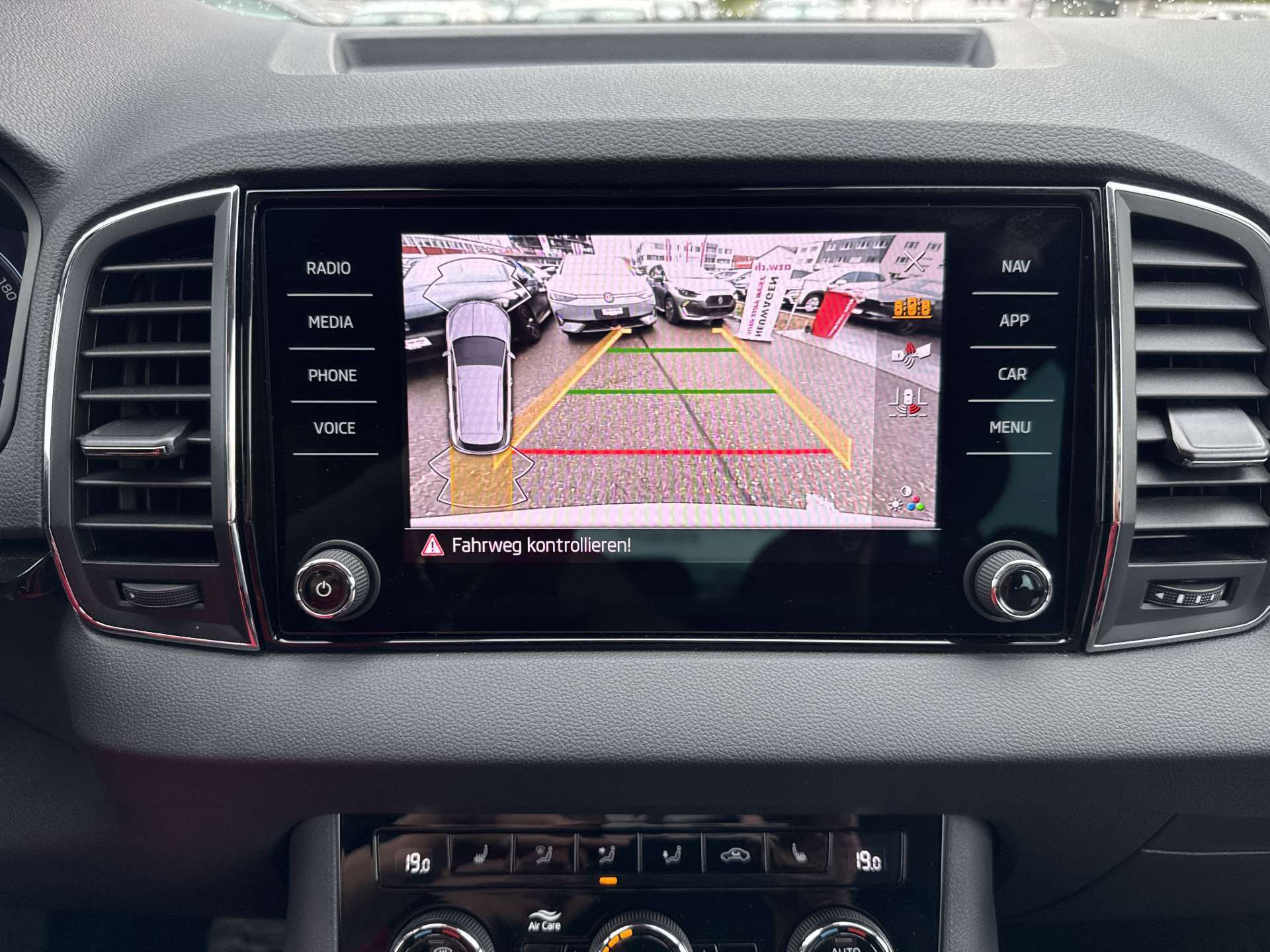 SKODA Karoq 1.5 TSi Selection DSG-Automat-image-9