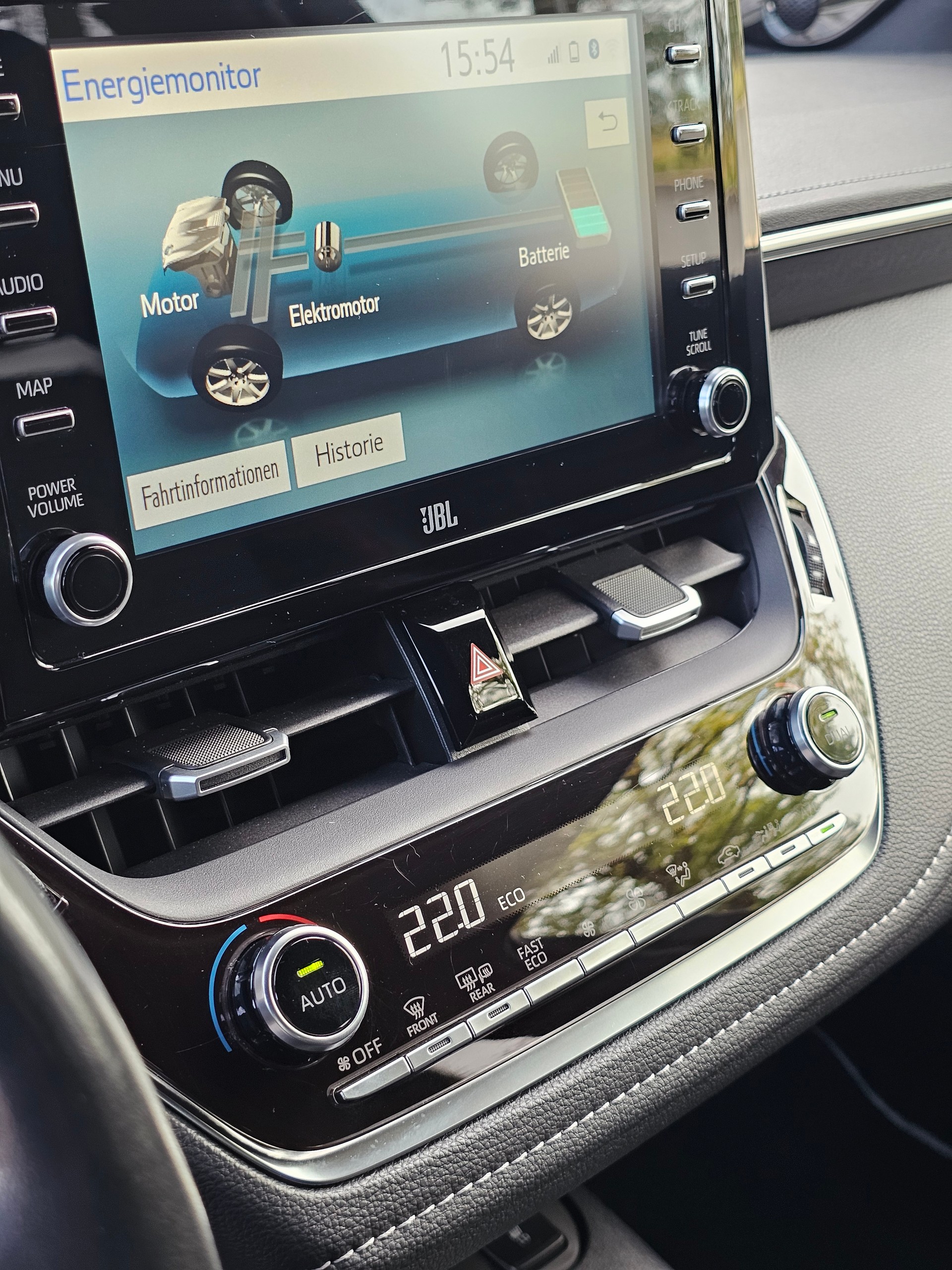 TOYOTA Corolla Touring Sports 2.0 HSD Premium e-CVT-image-12