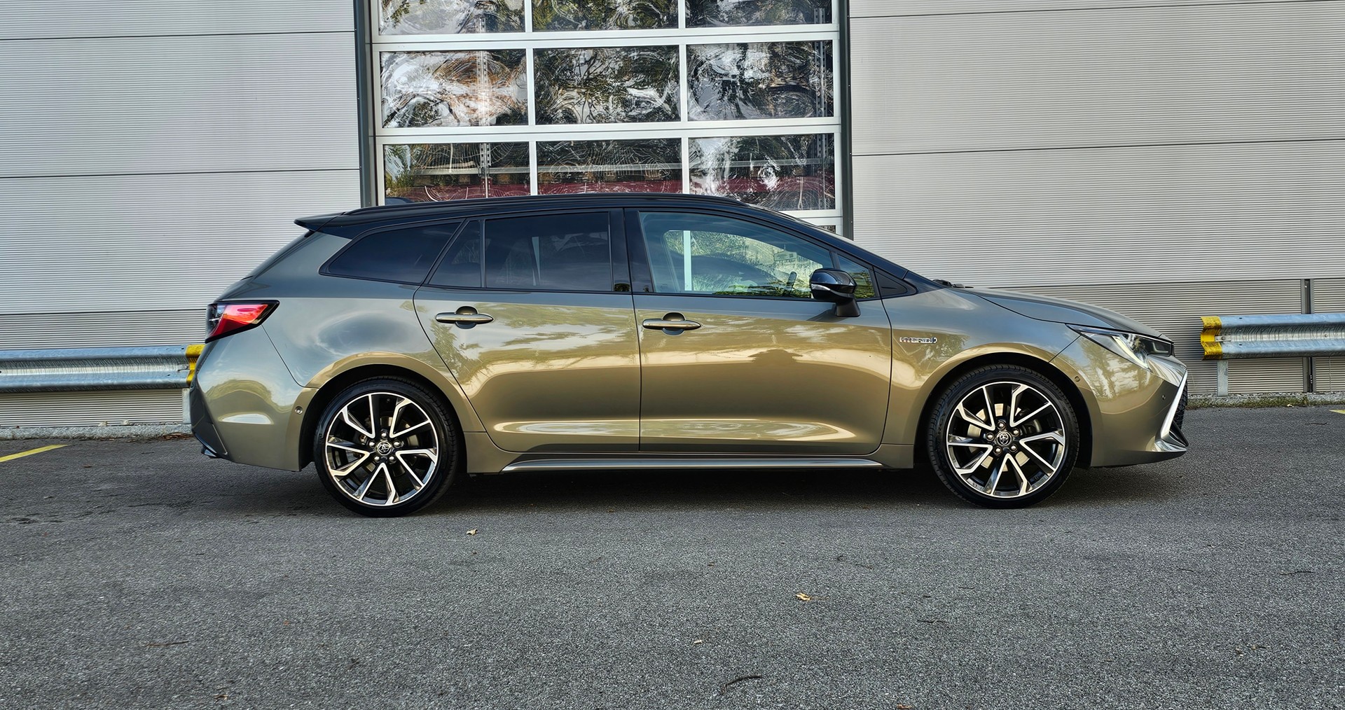TOYOTA Corolla Touring Sports 2.0 HSD Premium e-CVT-image-4