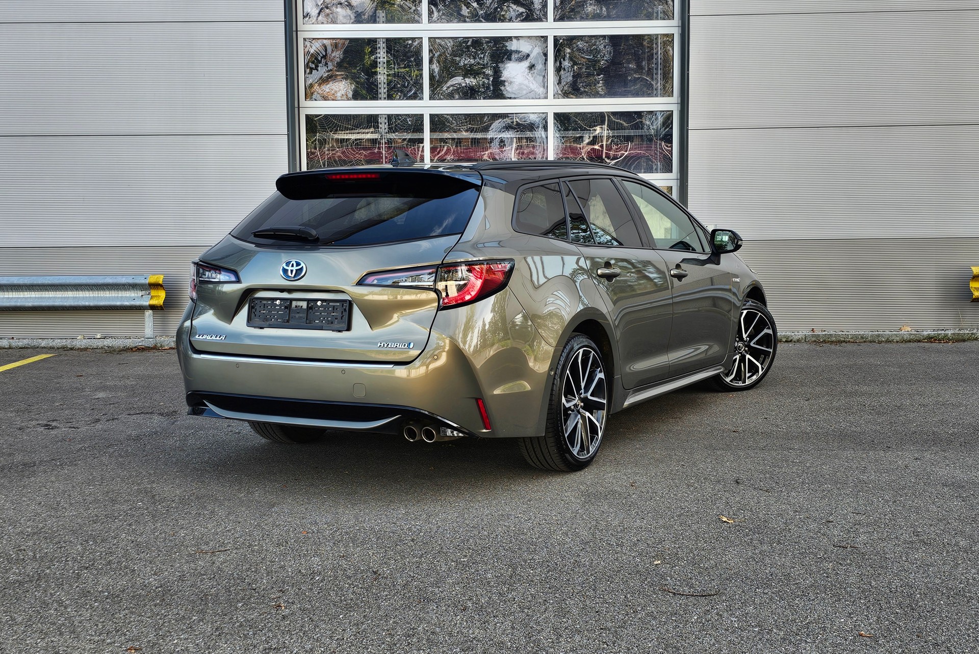 TOYOTA Corolla Touring Sports 2.0 HSD Premium e-CVT-image-3