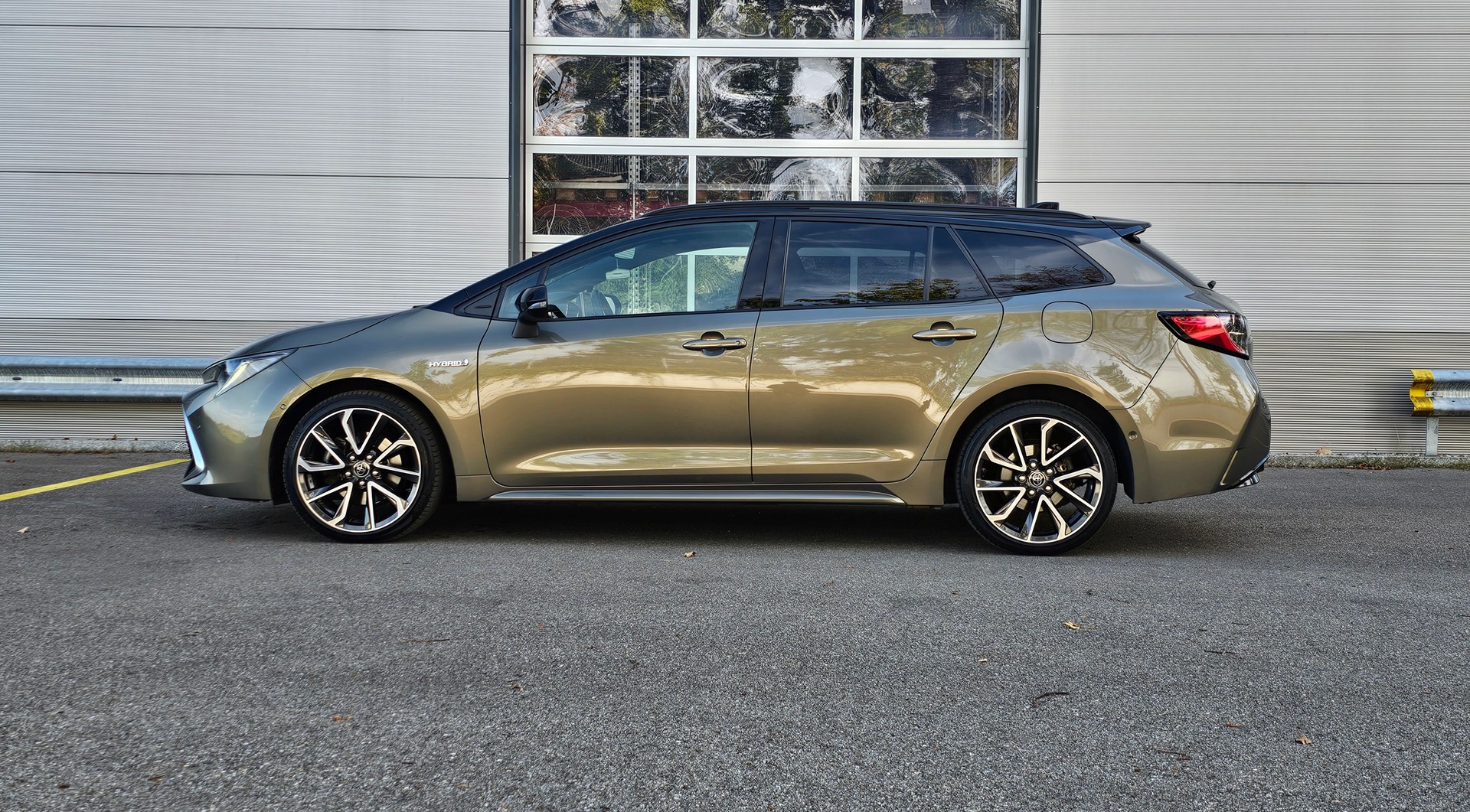 TOYOTA Corolla Touring Sports 2.0 HSD Premium e-CVT-image-1