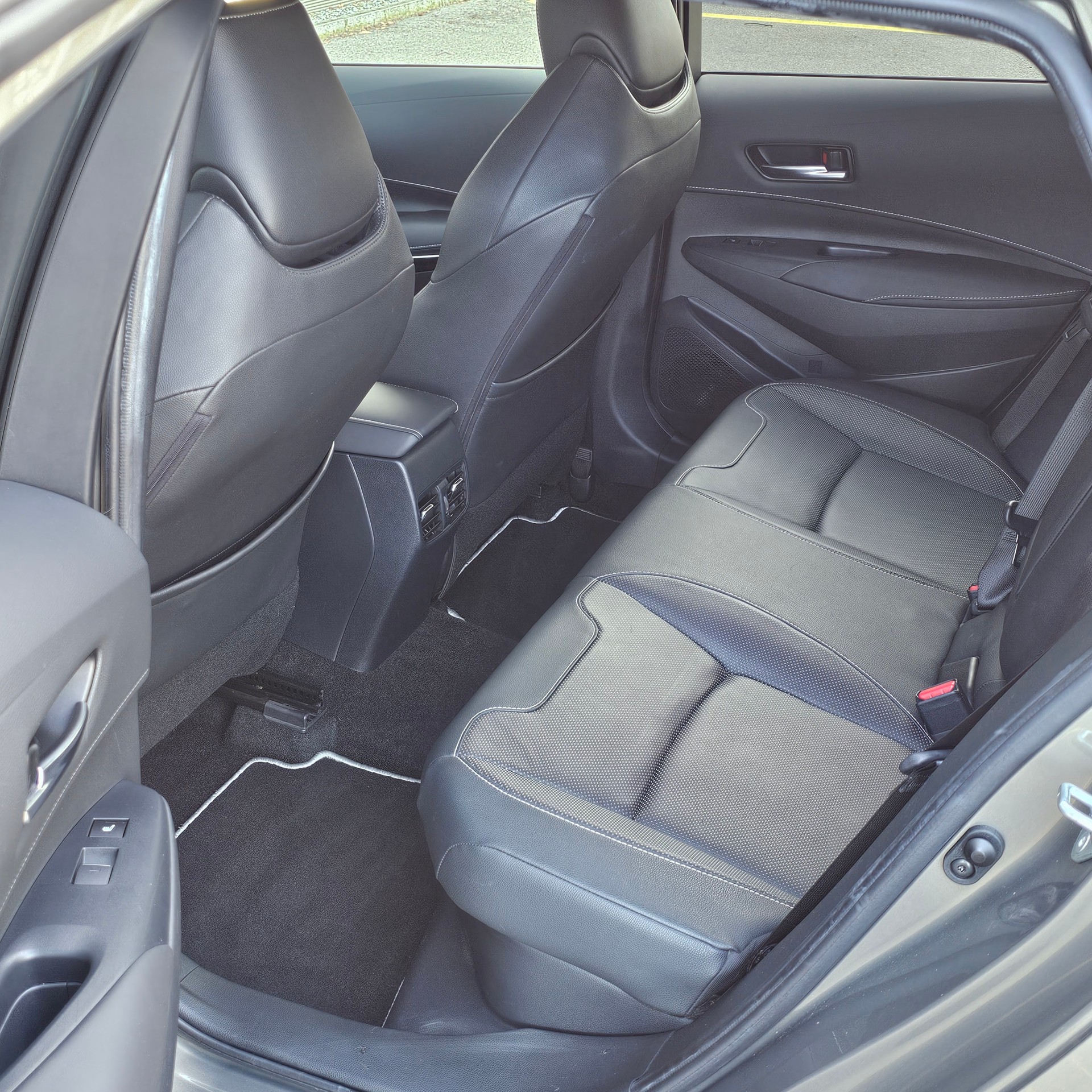 TOYOTA Corolla Touring Sports 2.0 HSD Premium e-CVT-image-9