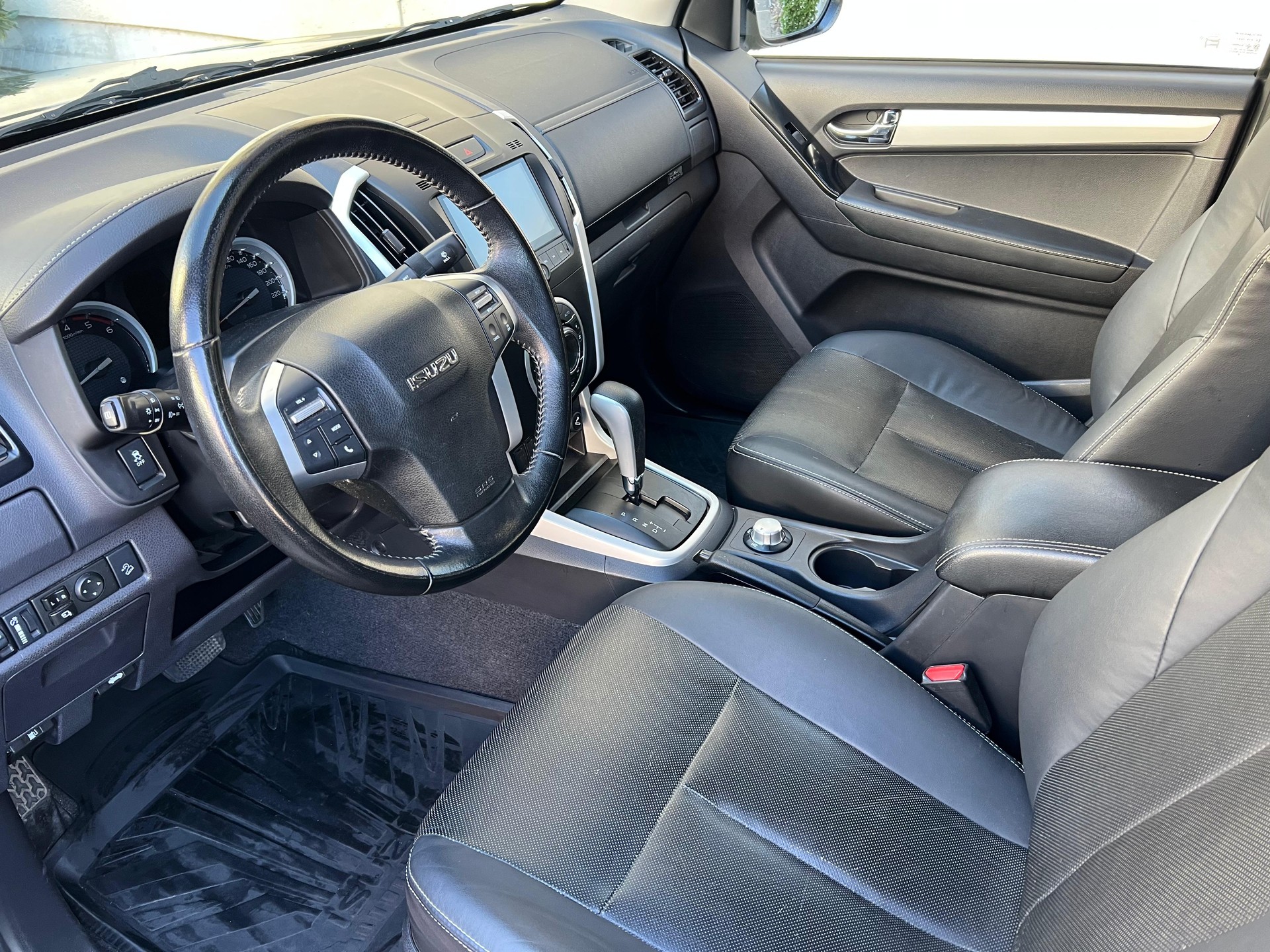 ISUZU D-MAX 1.9 Crew Cab Quasar 4x4 A-image-8