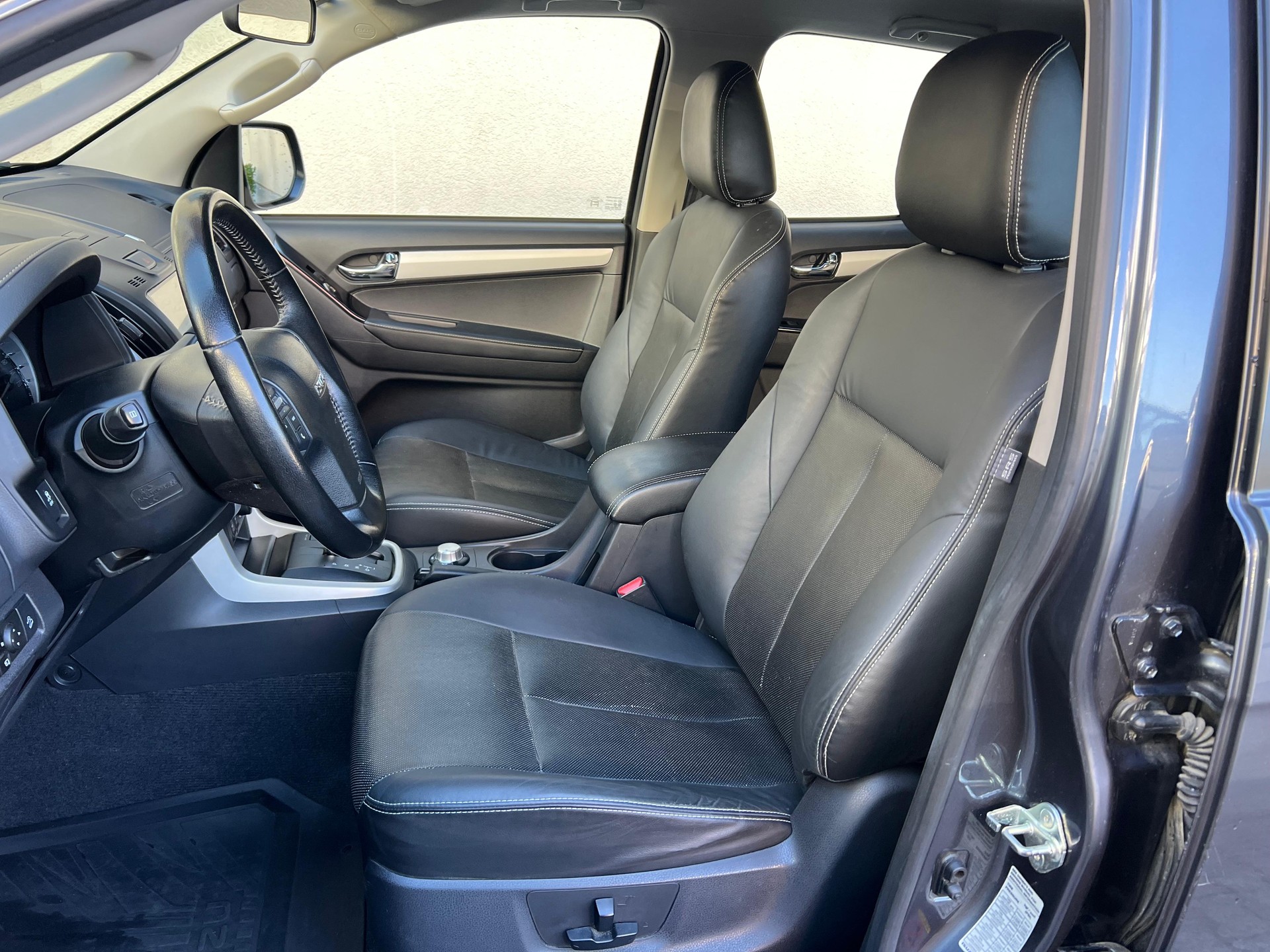 ISUZU D-MAX 1.9 Crew Cab Quasar 4x4 A-image-10