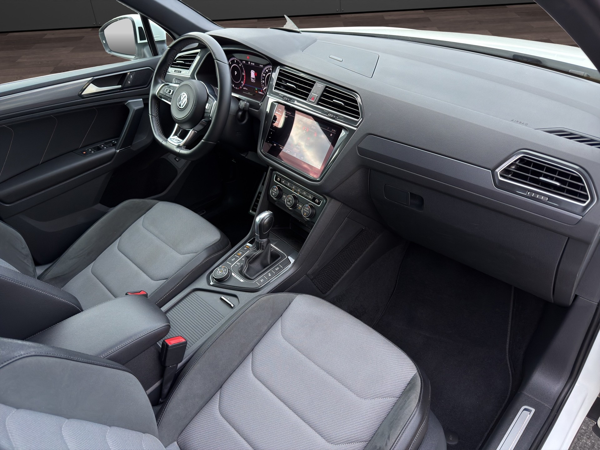 VW Tiguan 2.0 TDI SCR Highline 4Motion DSG-image-17