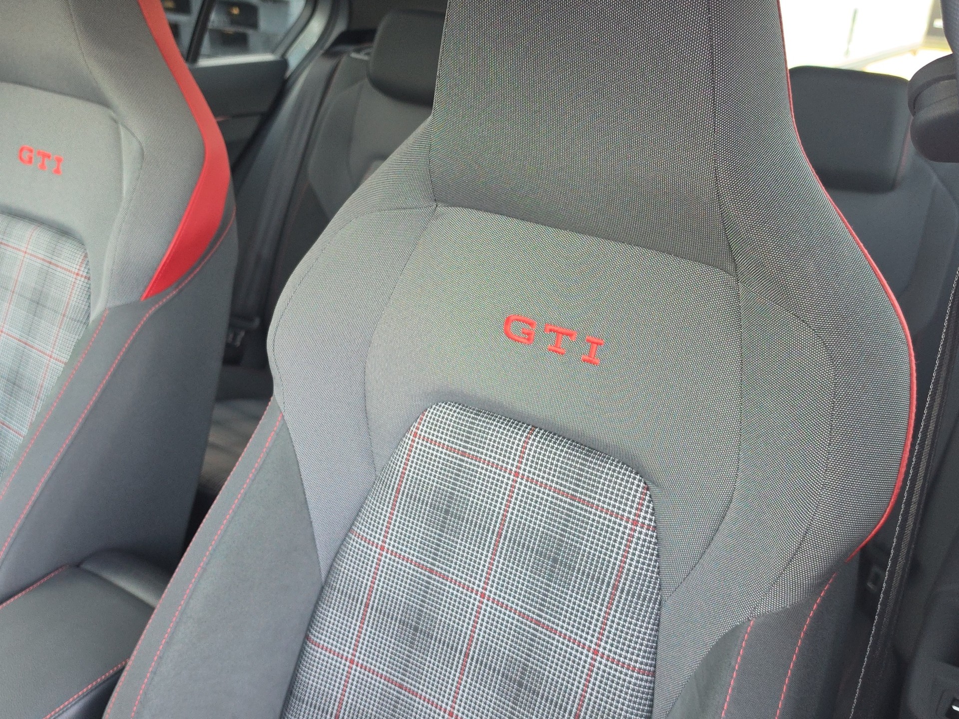 VW Golf VIII 2.0 TSI GTI DSG-image-13