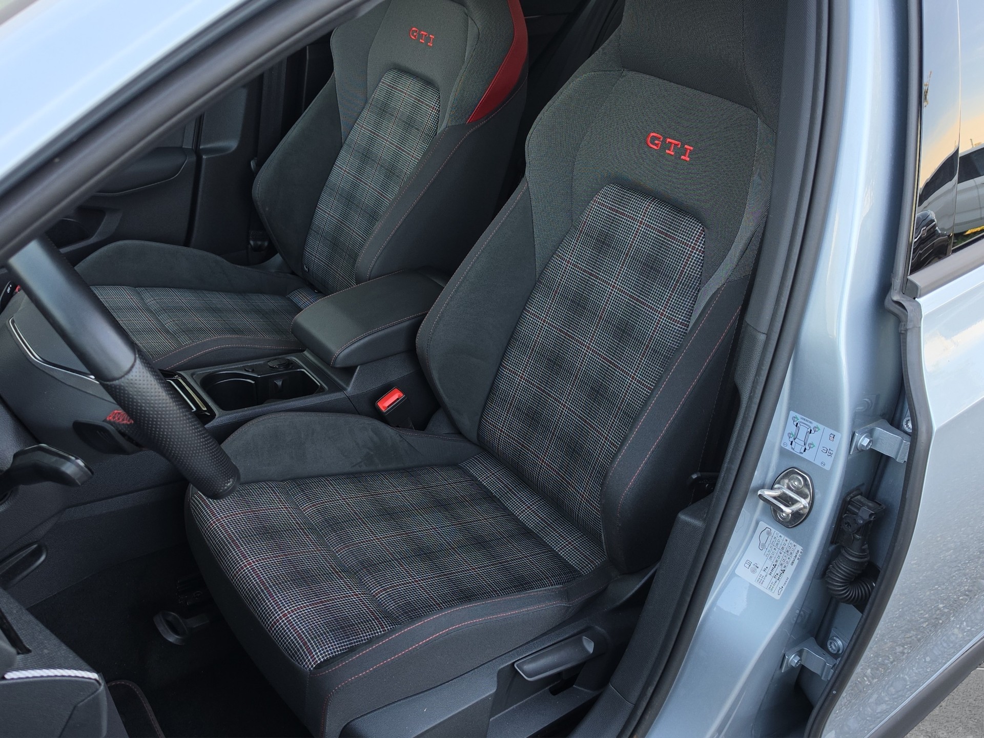 VW Golf VIII 2.0 TSI GTI DSG-image-12