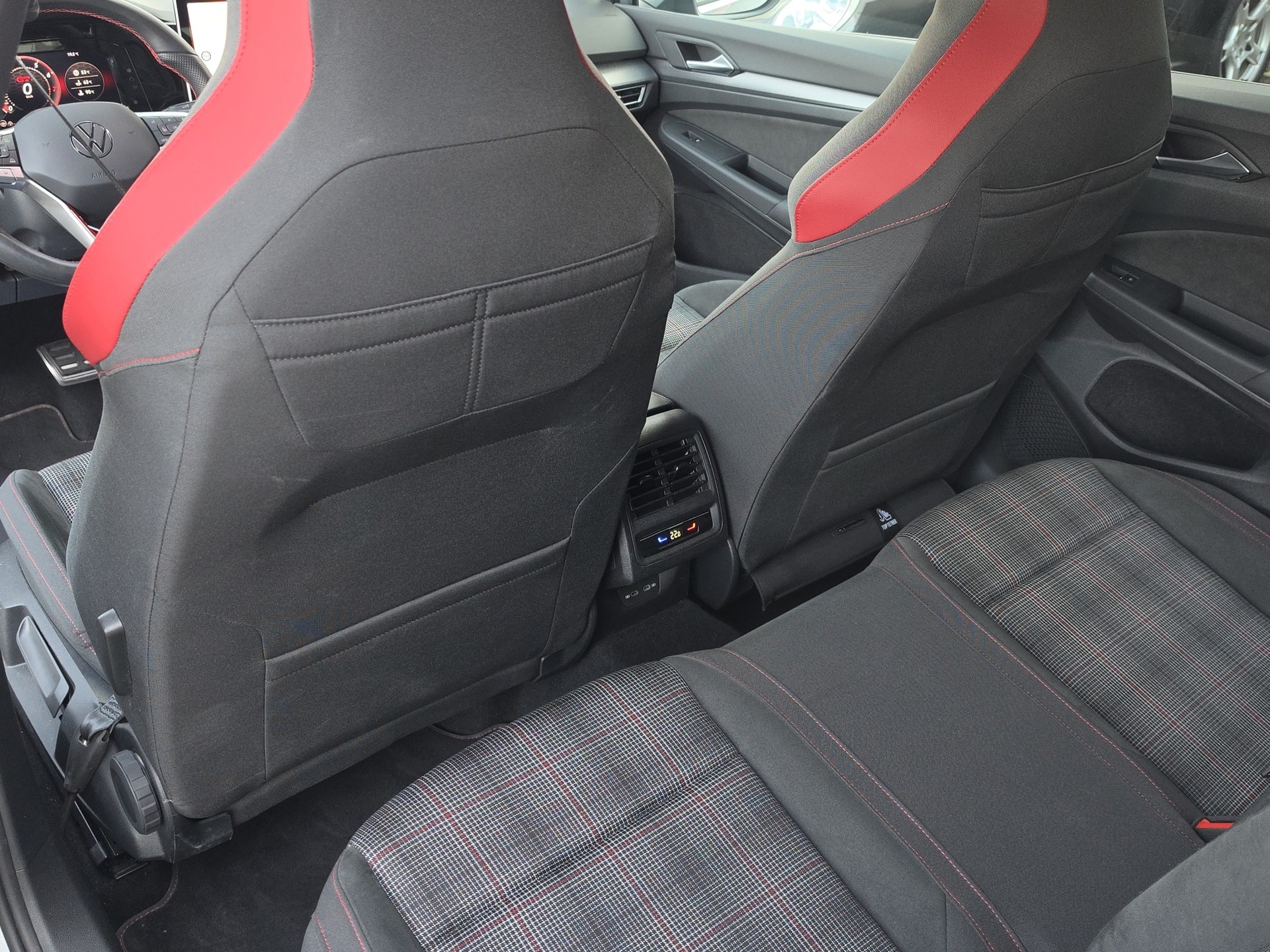 VW Golf VIII 2.0 TSI GTI DSG-image-16