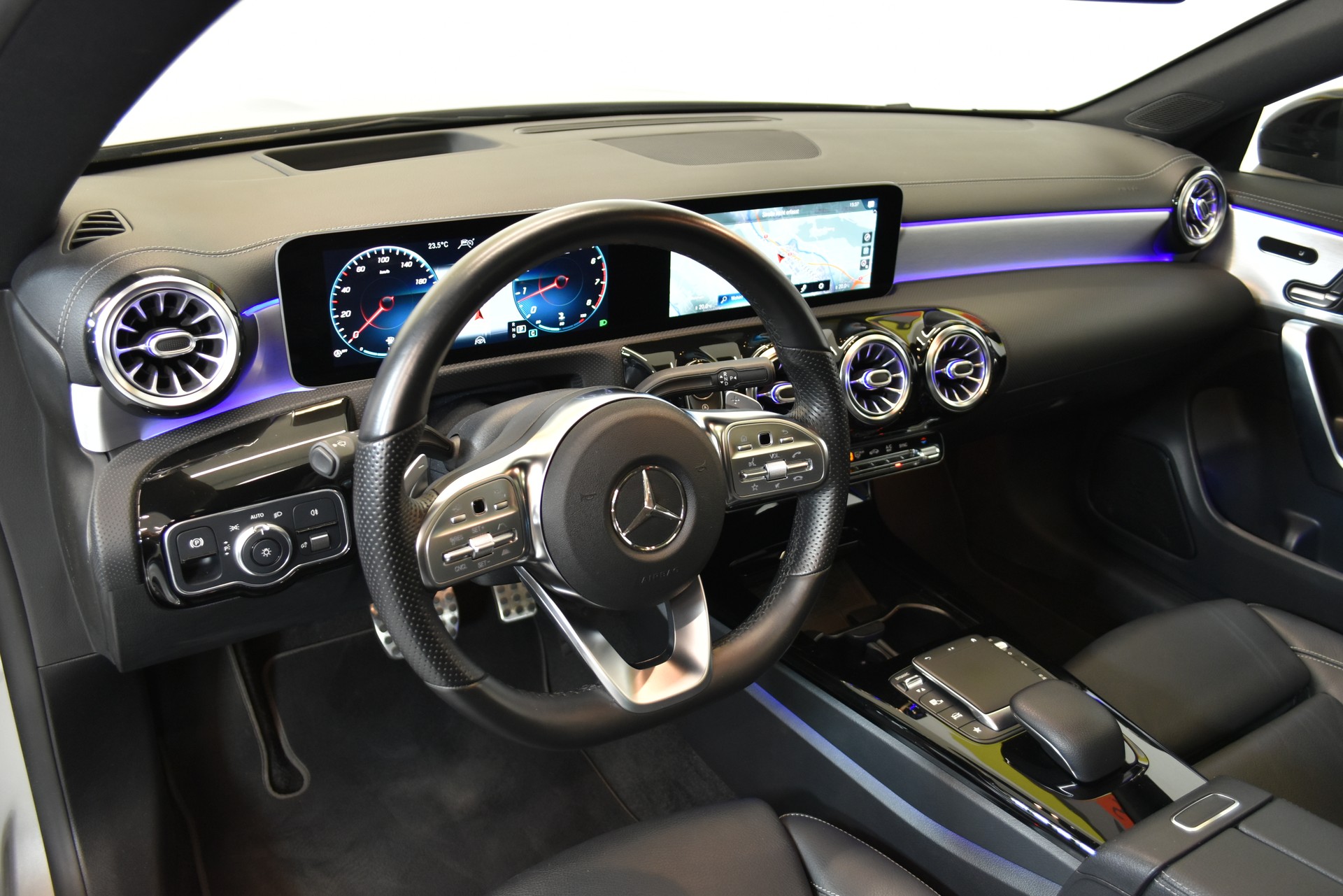 MERCEDES-BENZ CLA Shooting Brake 250 4Matic 7G-DCT AMG Line-image-5