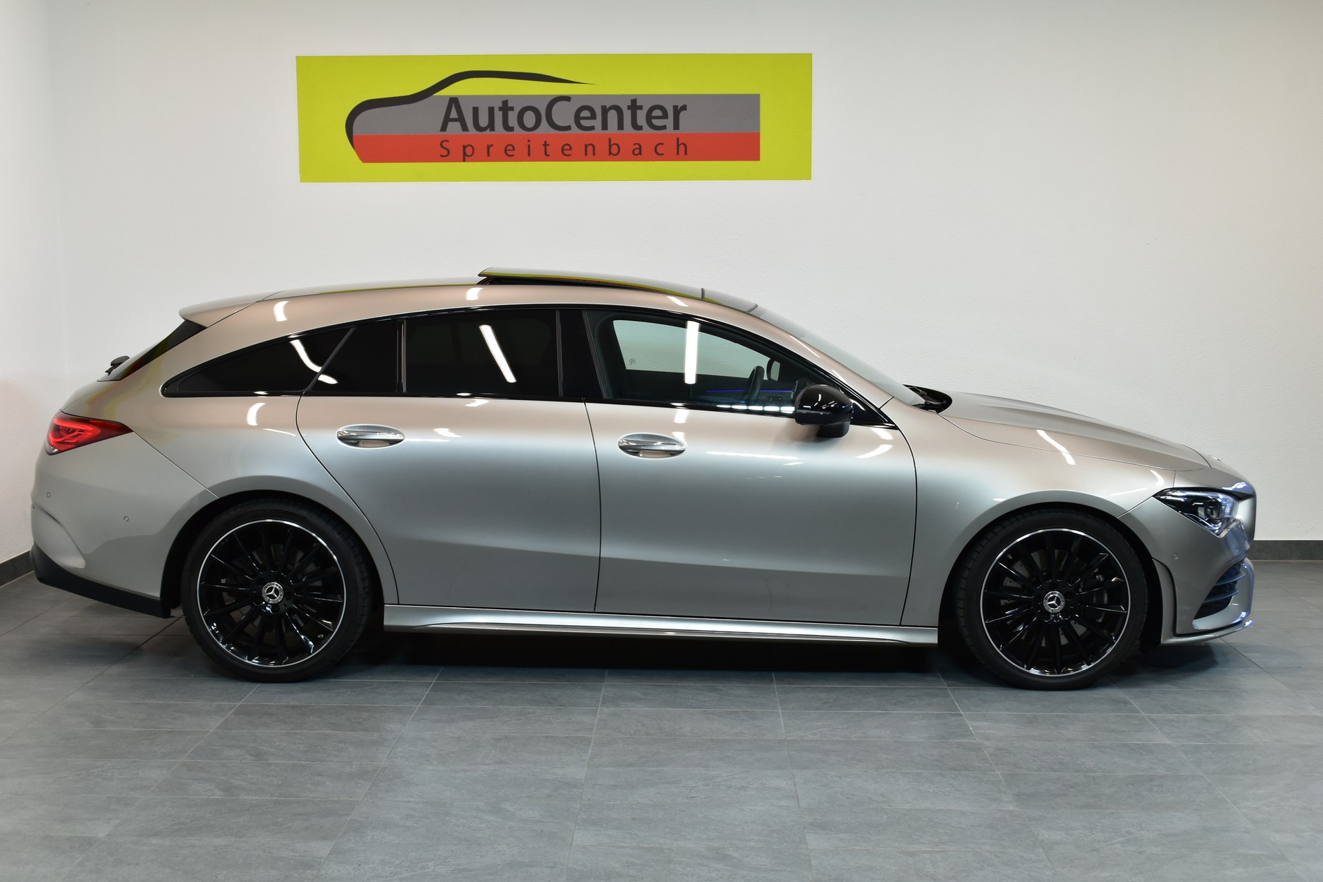 MERCEDES-BENZ CLA Shooting Brake 250 4Matic 7G-DCT AMG Line-image-14