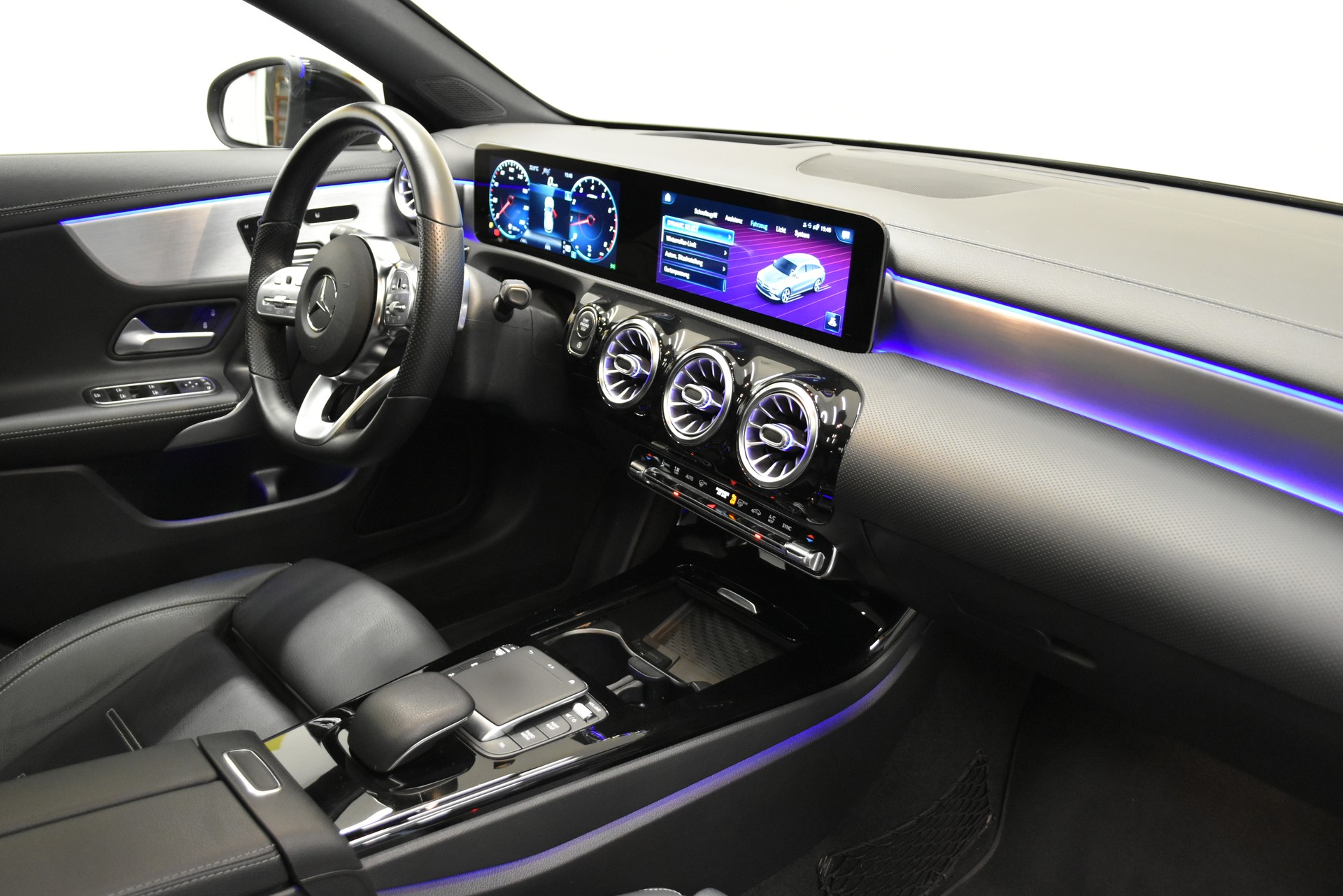 MERCEDES-BENZ CLA Shooting Brake 250 4Matic 7G-DCT AMG Line-image-3