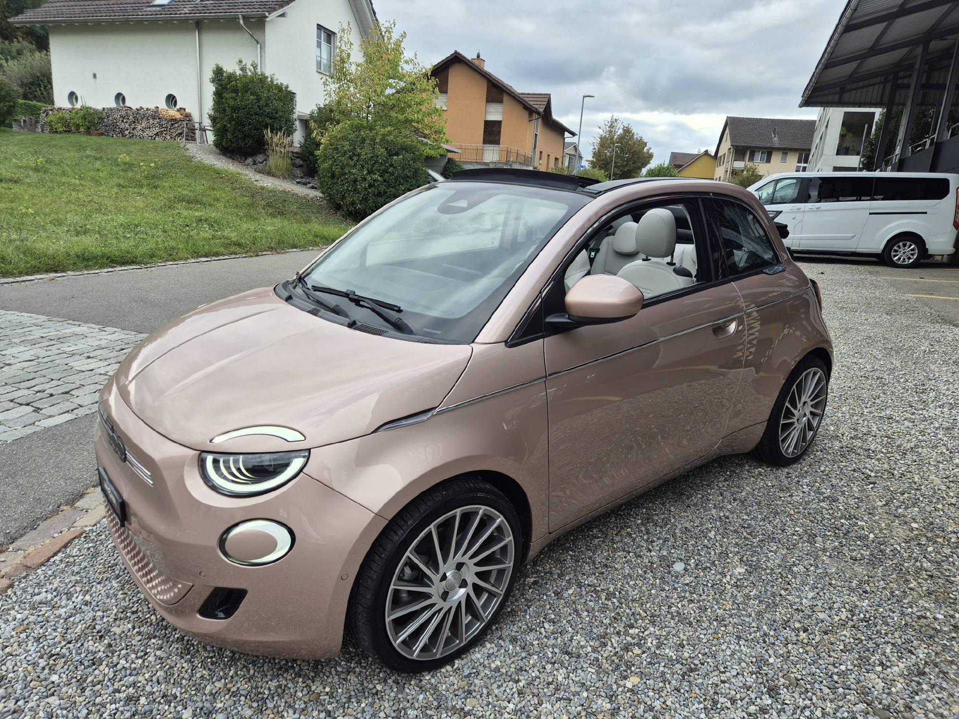 FIAT 500 Cabrio La Prima 42 kWh-image-2