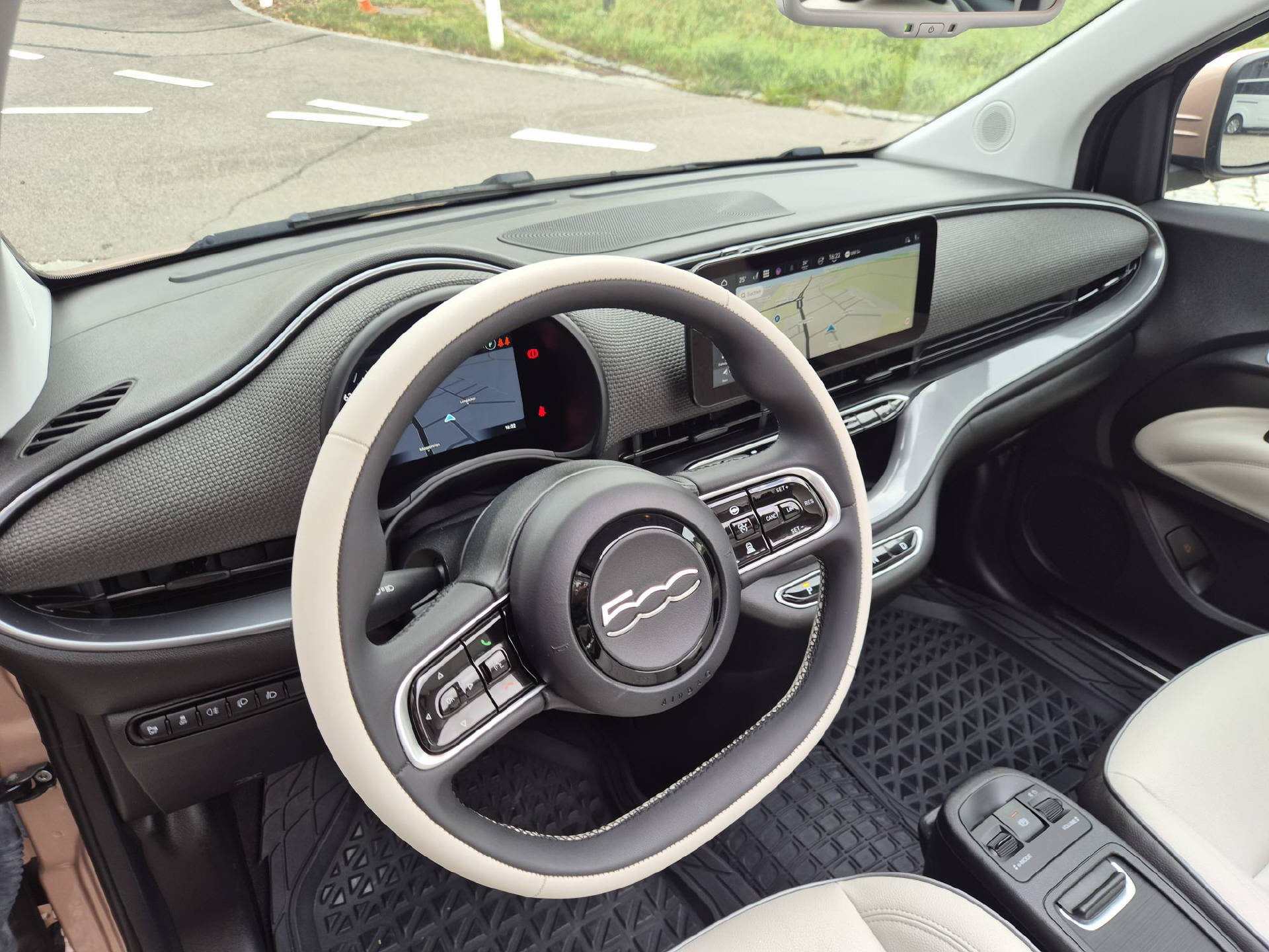 FIAT 500 Cabrio La Prima 42 kWh-image-8