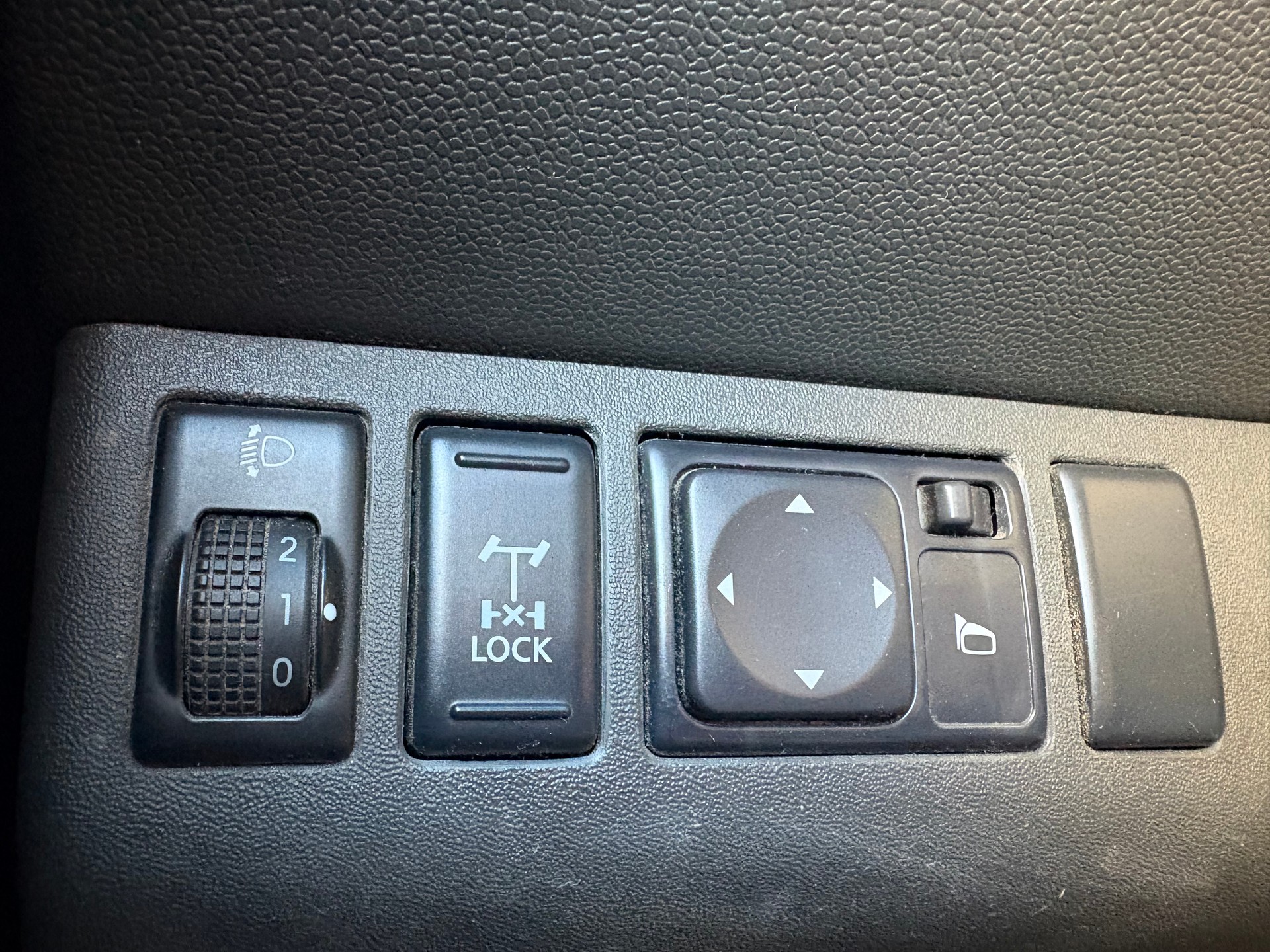 NISSAN Navara Double Cab Platinum 2.5 dCi 4WD-image-13