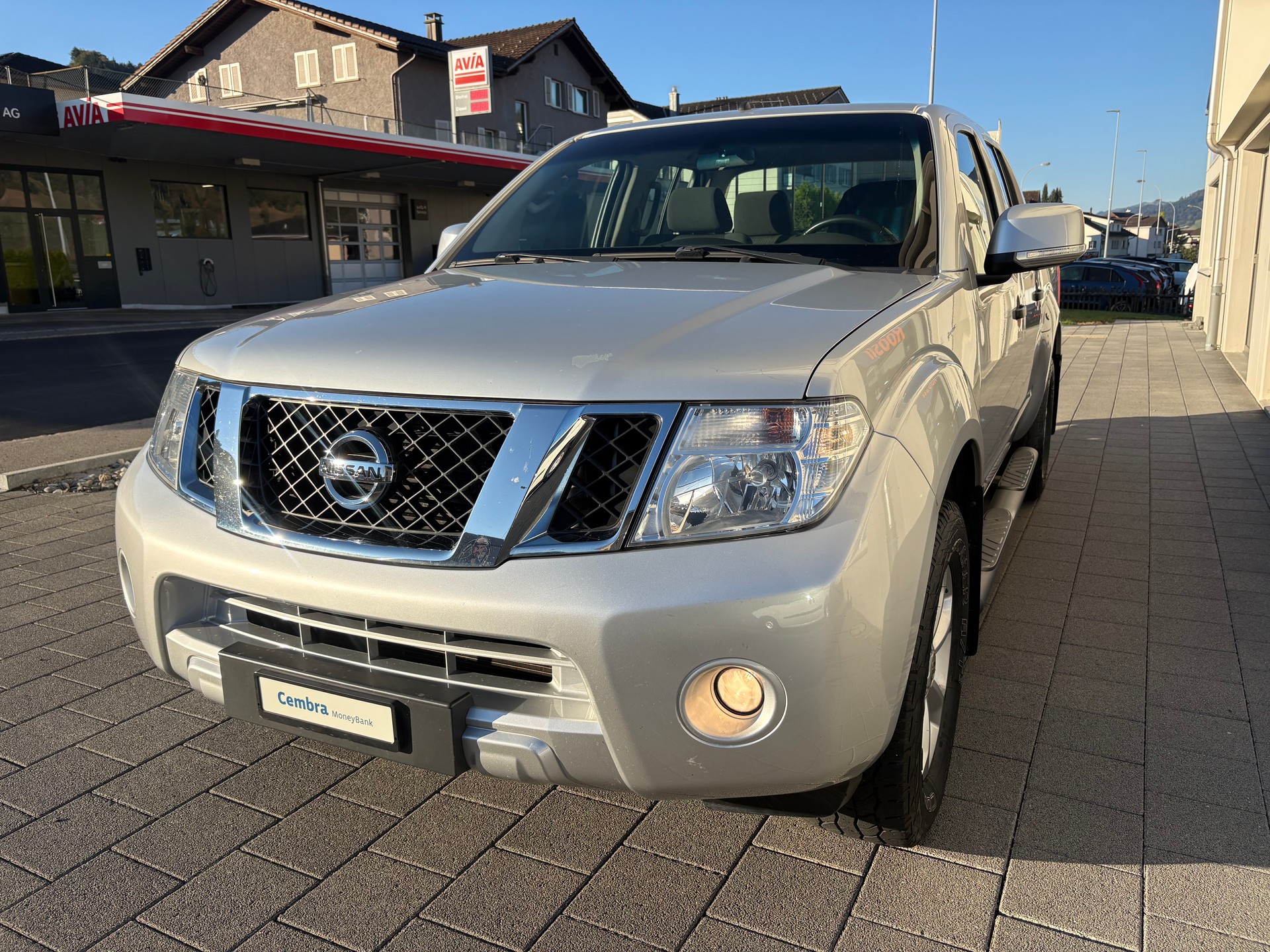 NISSAN Navara Double Cab Platinum 2.5 dCi 4WD-image-2