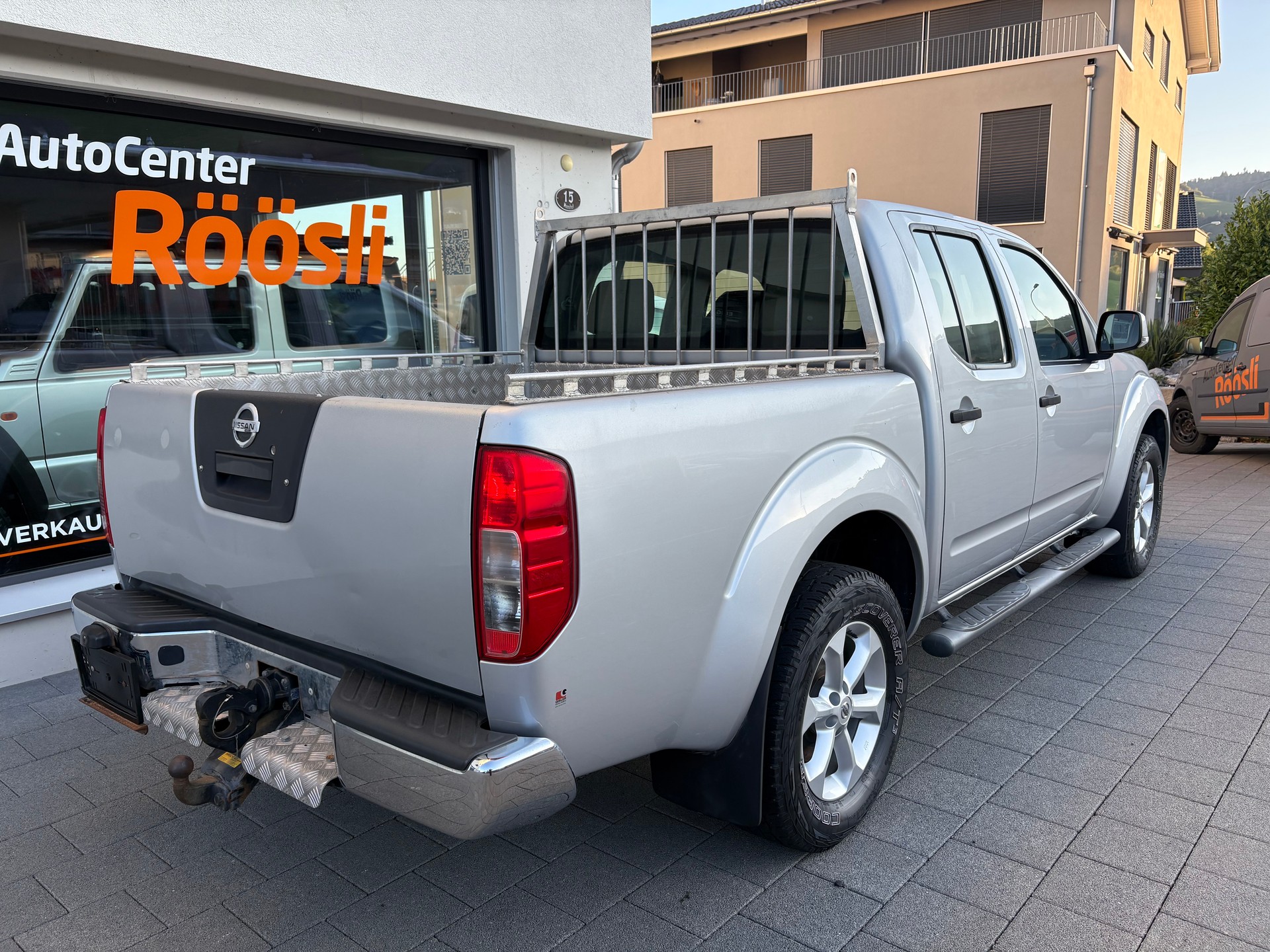 NISSAN Navara Double Cab Platinum 2.5 dCi 4WD-image-3