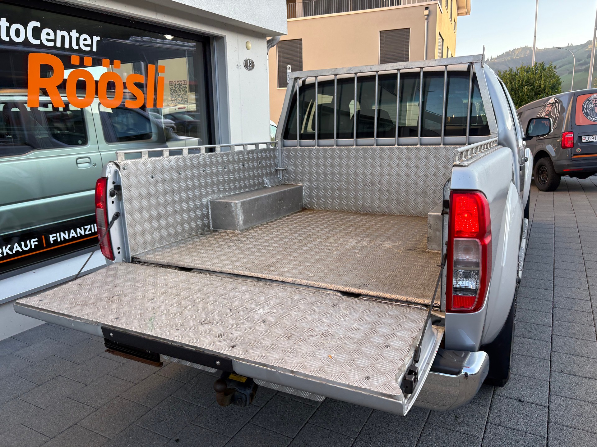NISSAN Navara Double Cab Platinum 2.5 dCi 4WD-image-4