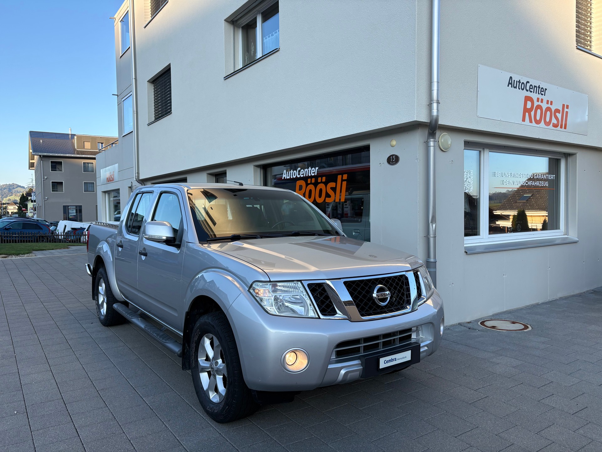 NISSAN Navara Double Cab Platinum 2.5 dCi 4WD-image-1