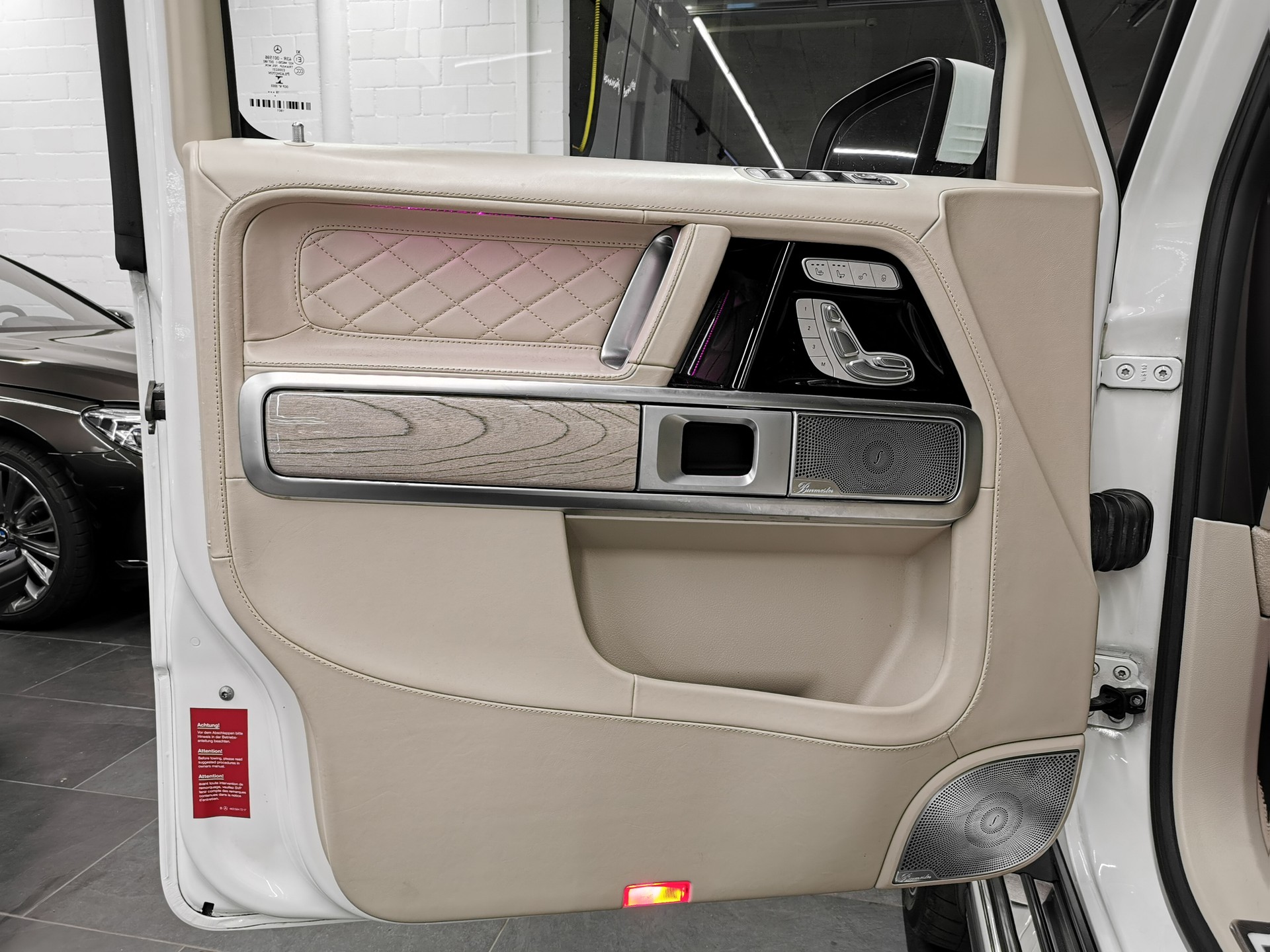 MERCEDES-BENZ G 500 V8 THE LAST G 63 AMG Line 9G-Tronic ALL WHITE SPECIAL BURMESTER LEDER MANUFAKTUR BEIGE/DUNKELBRAUN LED 360° 24" BRABUS-image-5
