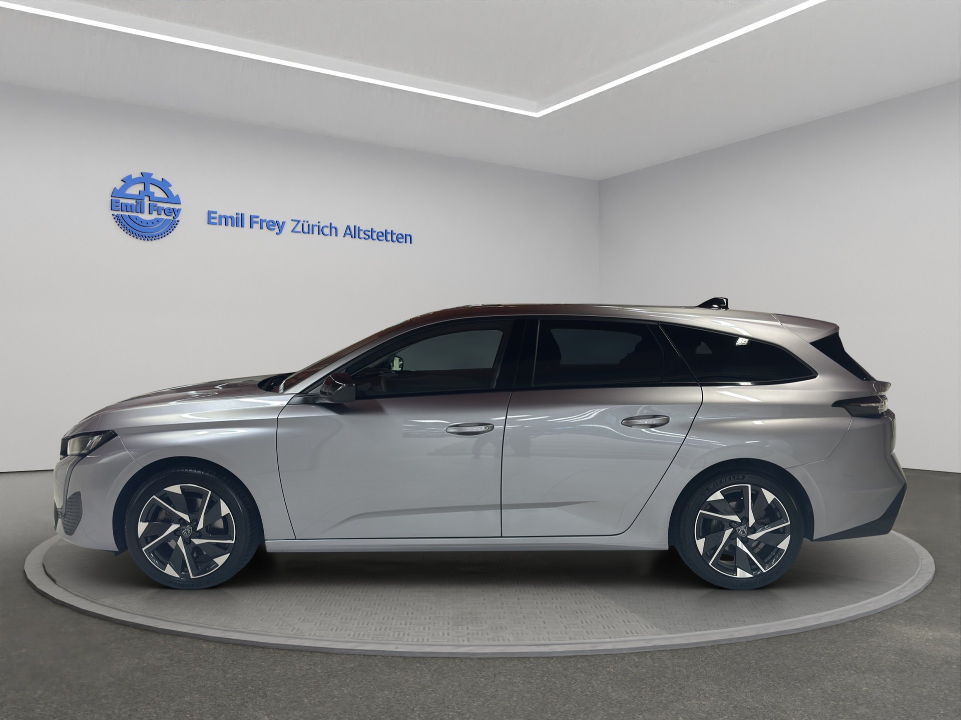 PEUGEOT 308 SW 1.2 PureTech Active-image-2