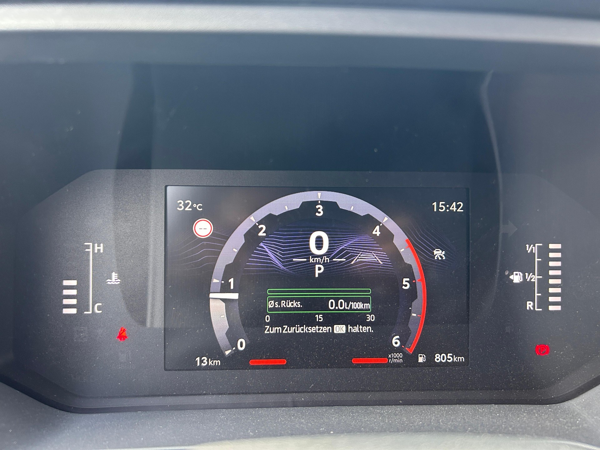 TOYOTA Hilux Double Cab.-Pick-up 2.8 D-4D MHEV 204 Advanced-image-14
