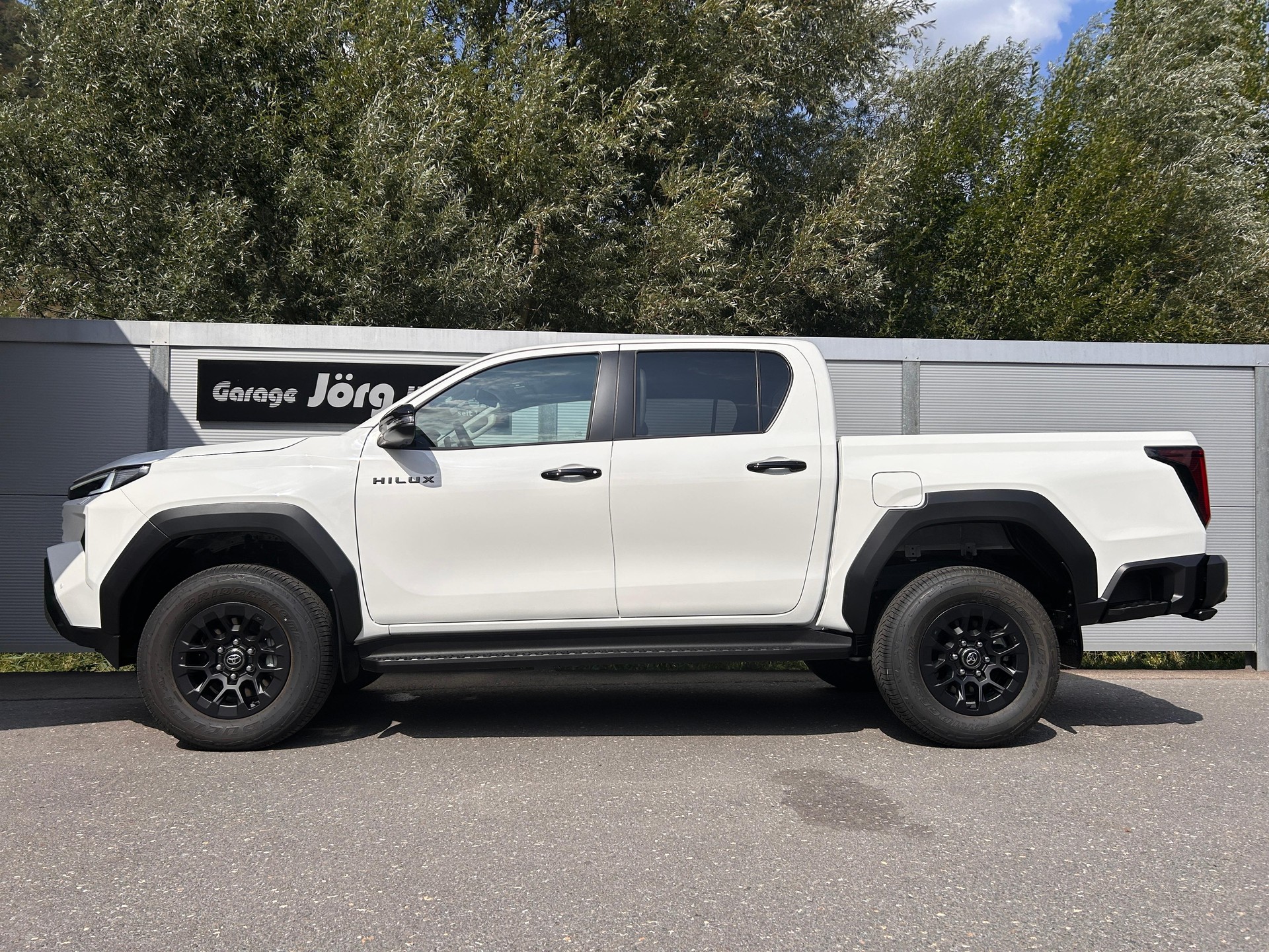 TOYOTA Hilux Double Cab.-Pick-up 2.8 D-4D MHEV 204 Advanced-image-2
