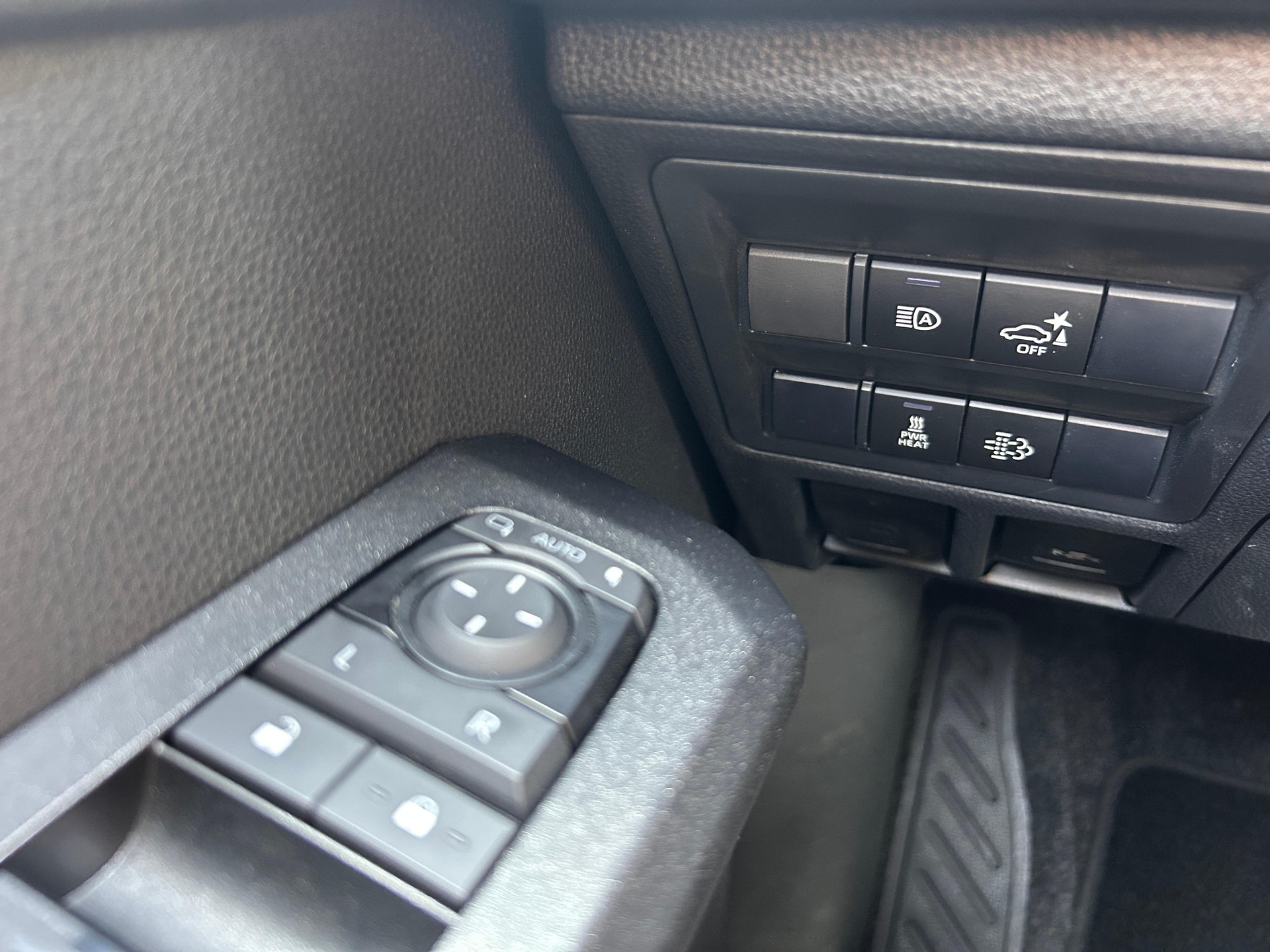 TOYOTA Hilux Double Cab.-Pick-up 2.8 D-4D MHEV 204 Advanced-image-10