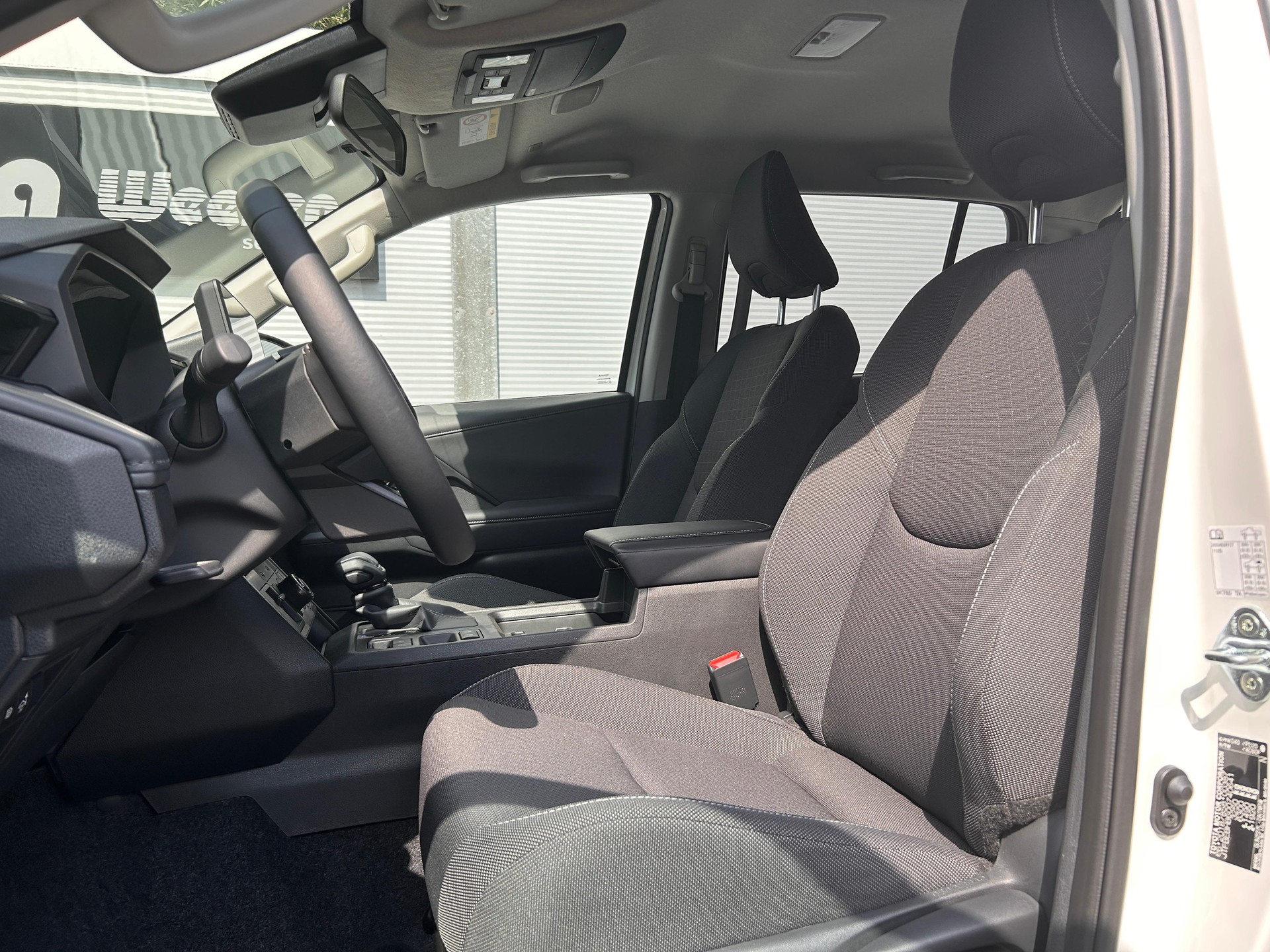 TOYOTA Hilux Double Cab.-Pick-up 2.8 D-4D MHEV 204 Advanced-image-6