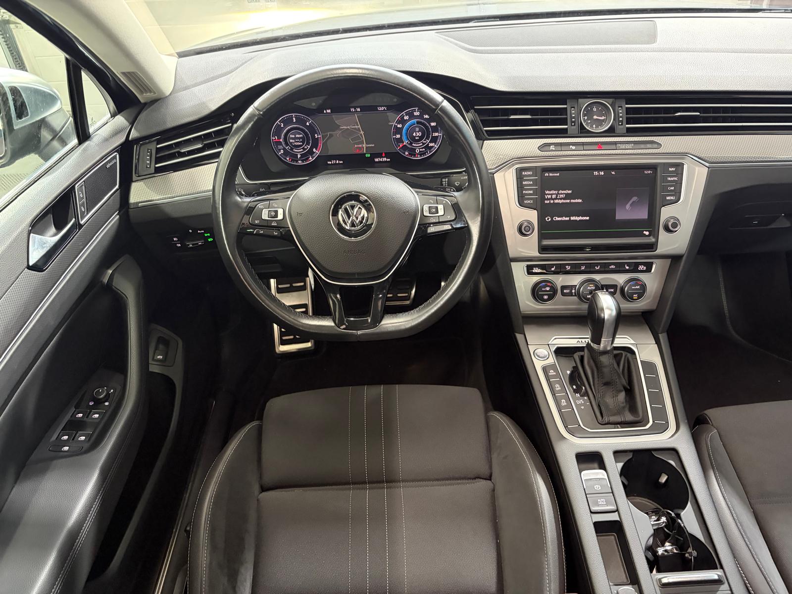VW Passat Alltrack 2.0 TDI BMT 4Motion DSG - Attelage - Toit ouvrant-image-15