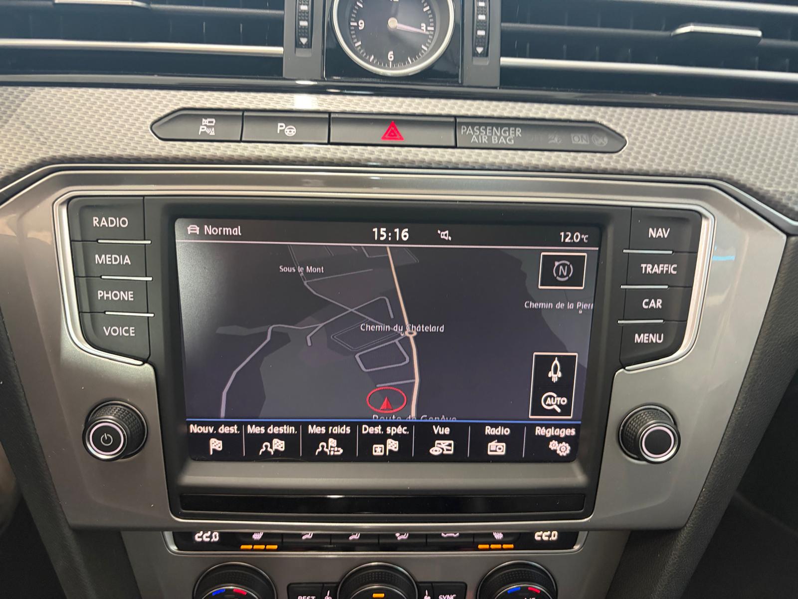 VW Passat Alltrack 2.0 TDI BMT 4Motion DSG - Attelage - Toit ouvrant-image-21